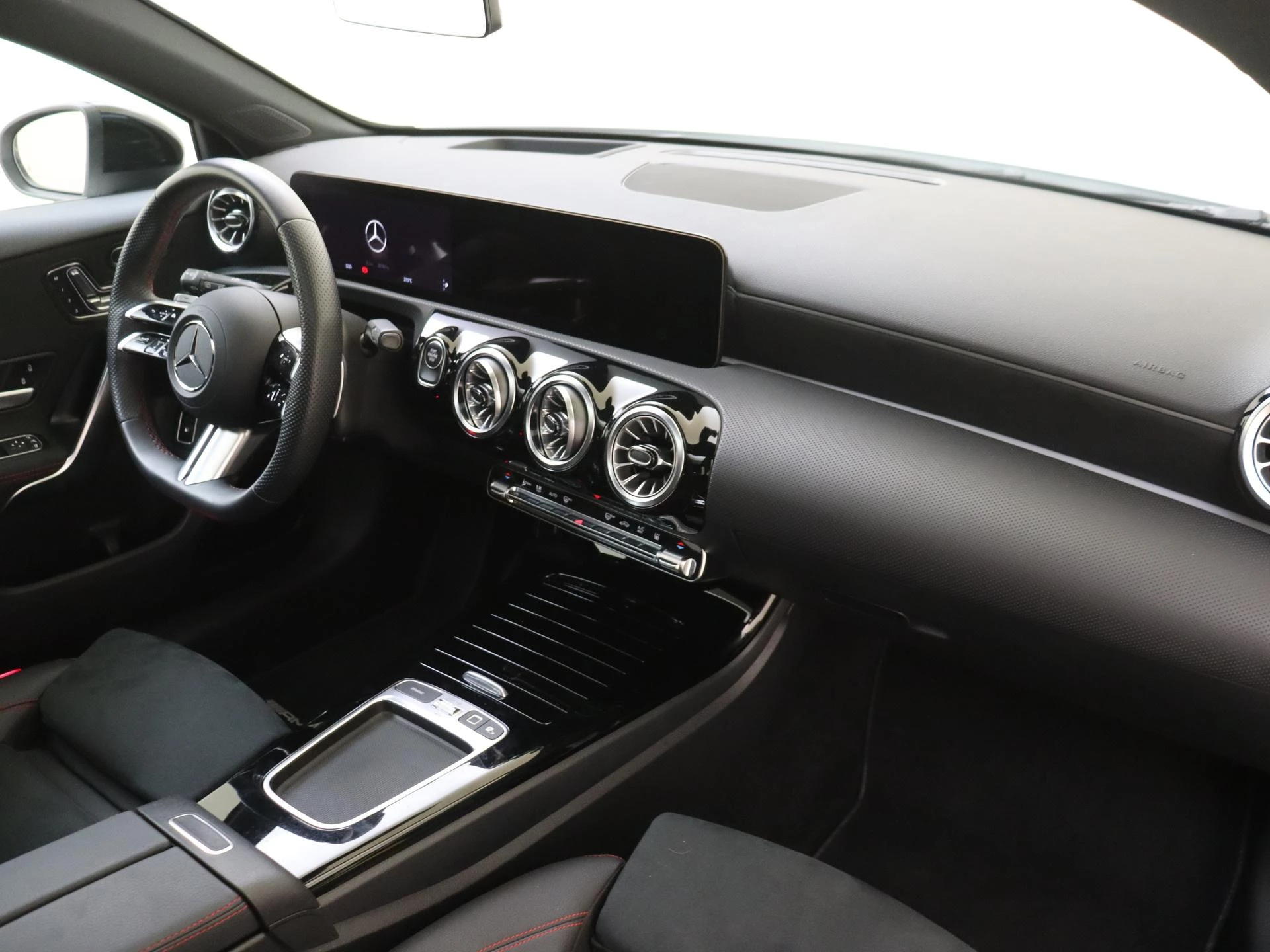 Mercedes-Benz-A-Klasse-image-4
