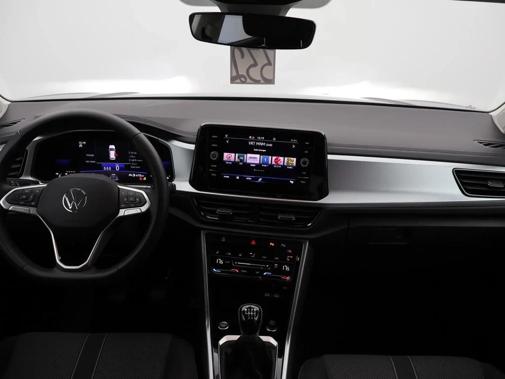 Volkswagen-T-Roc-image-12