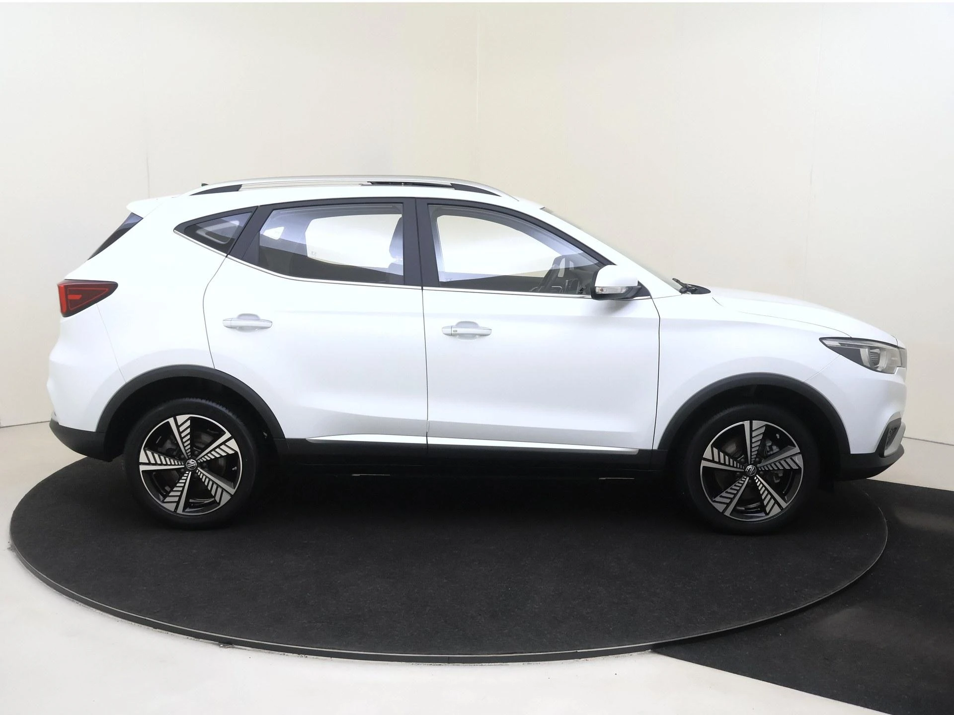 MG-ZS EV-image-6