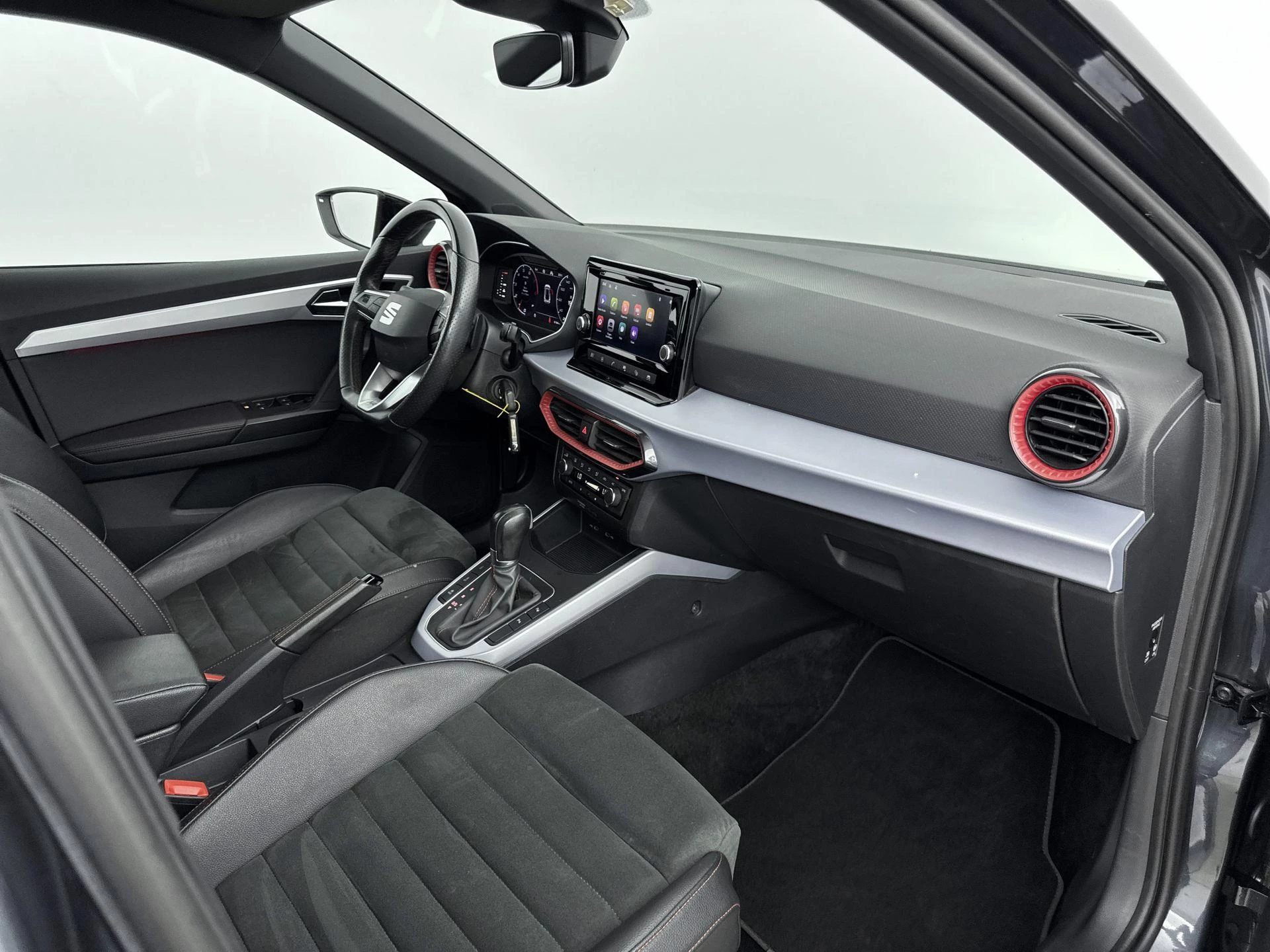 SEAT-Arona-image-15