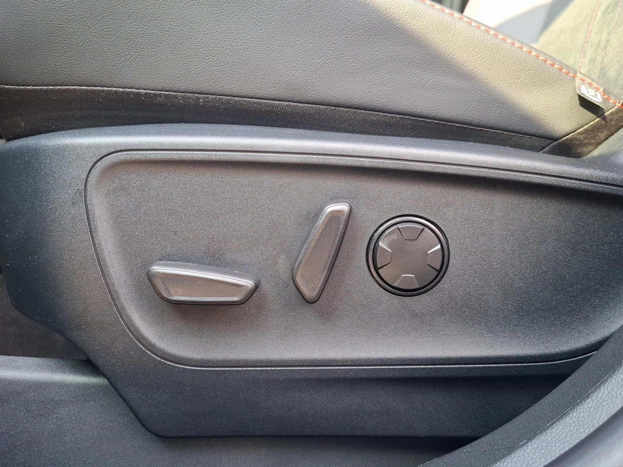 Ford Kuga ST-Line X*PANO*AHK*LED-MATRIX*360GRAD*ACC*NAVI*SOUND-SYS.
