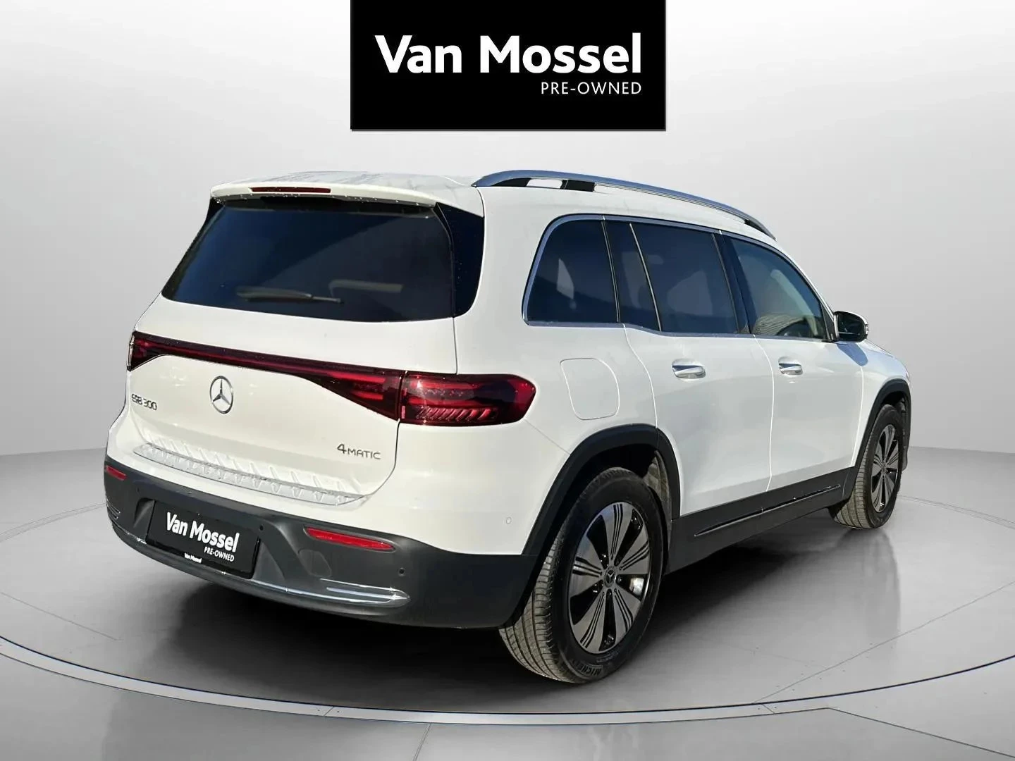 Mercedes-Benz-EQB-image-4