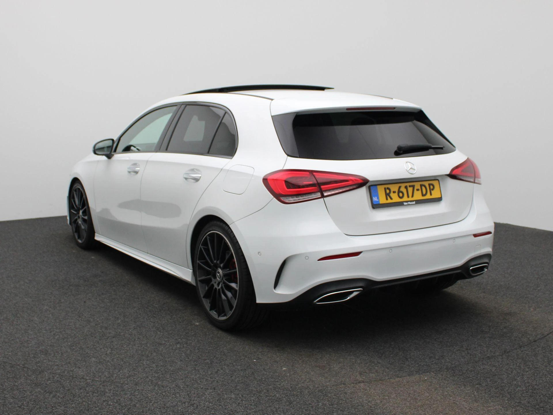 Mercedes-Benz-A-Klasse-image-1