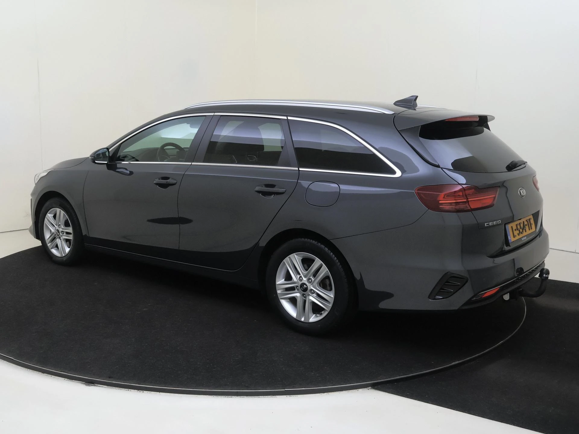Kia-Ceed Sportswagon-image-2