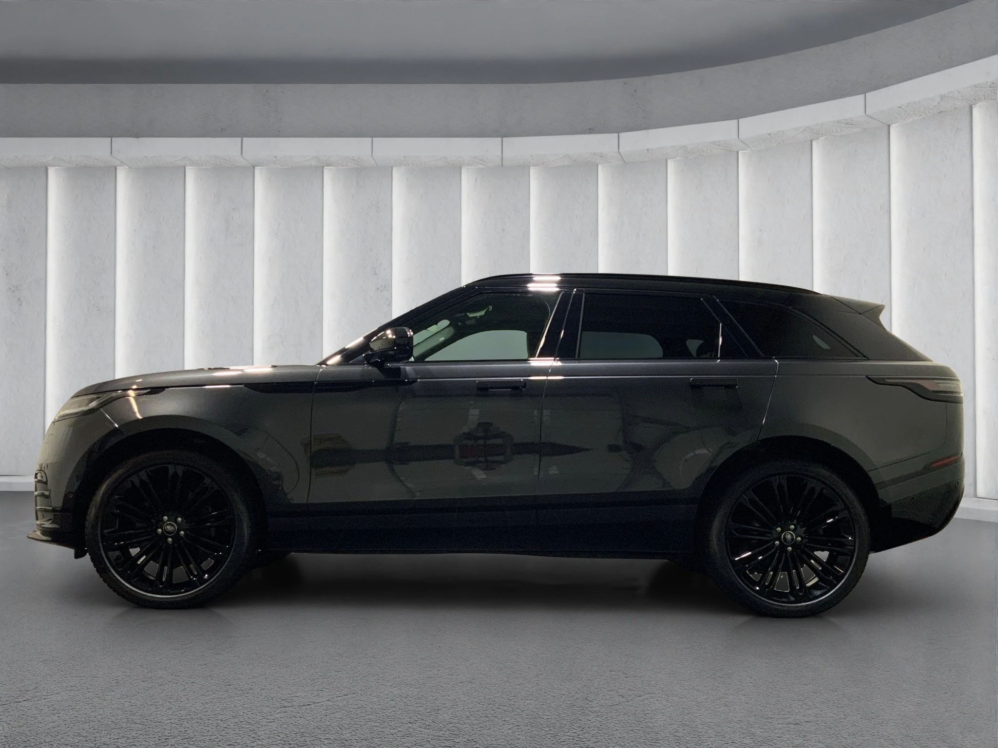 Land Rover-Range Rover Velar-image-4