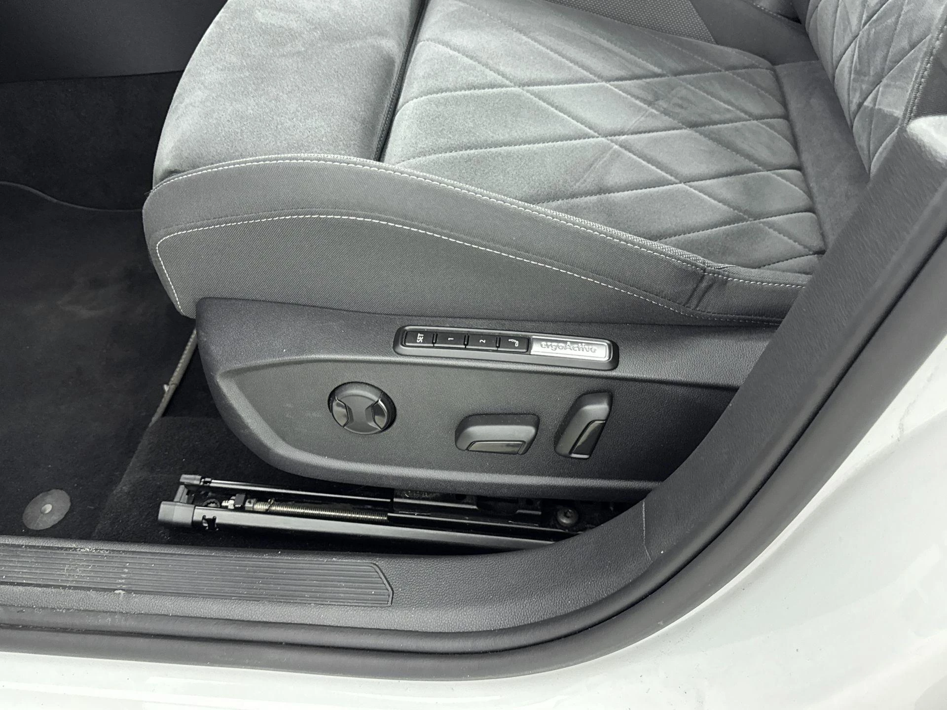 Volkswagen-Golf-image-19