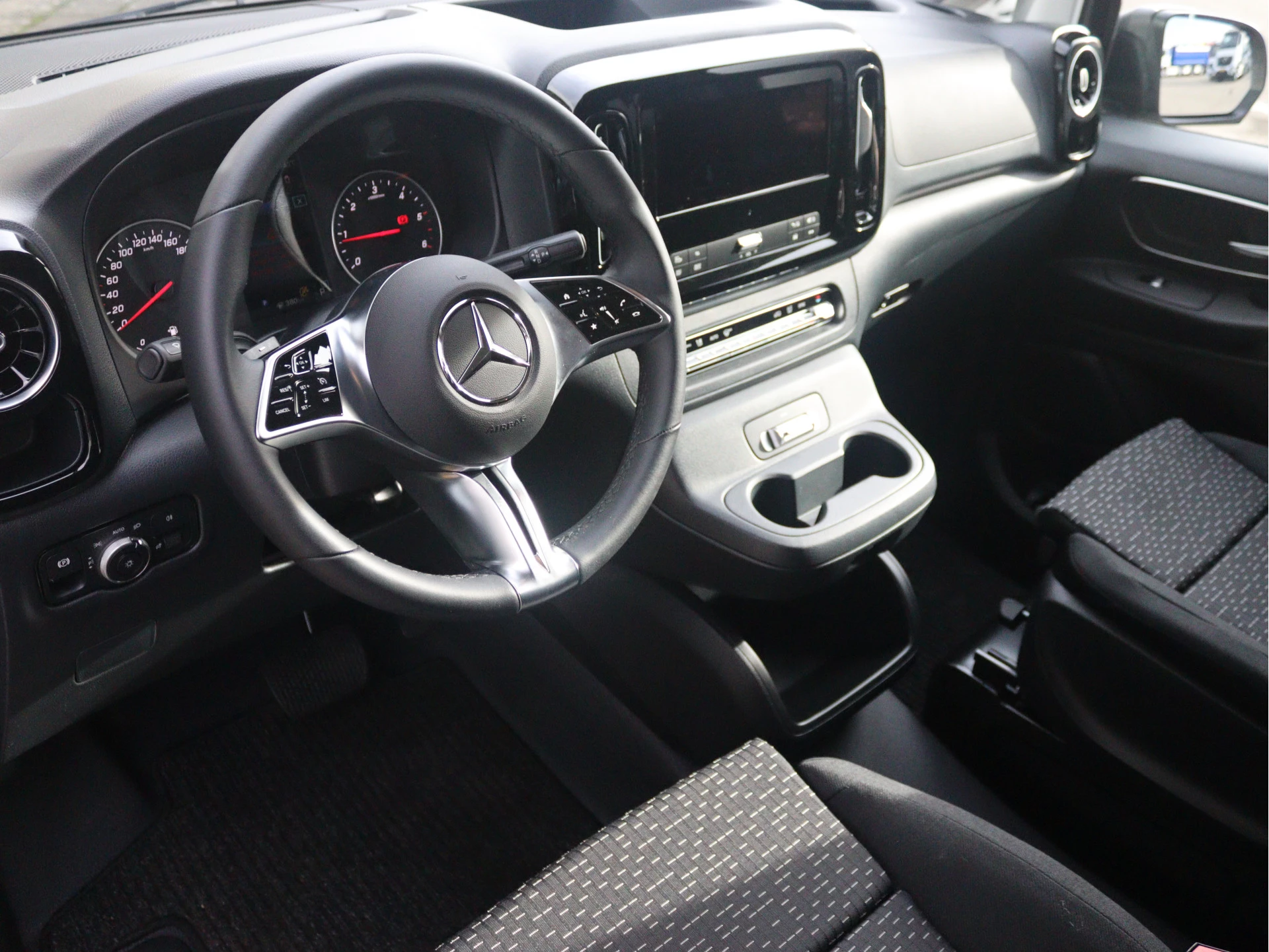 Mercedes-Benz Vito 116 CDI L2 Pro D.C. | CLIMA/NAVI/360˚ CAMERA/2.500KG AHW | Certified