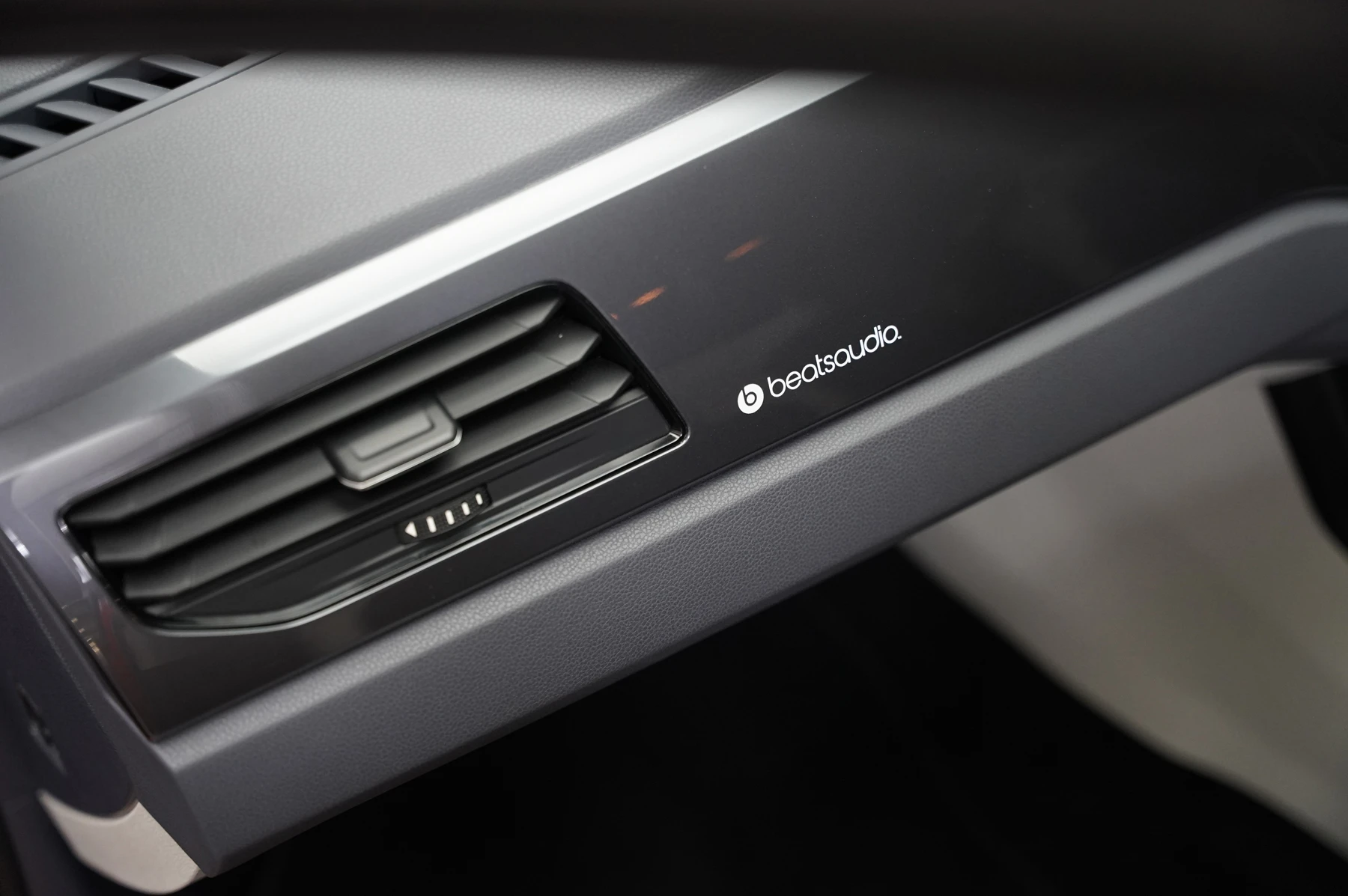 Volkswagen-Polo-image-26
