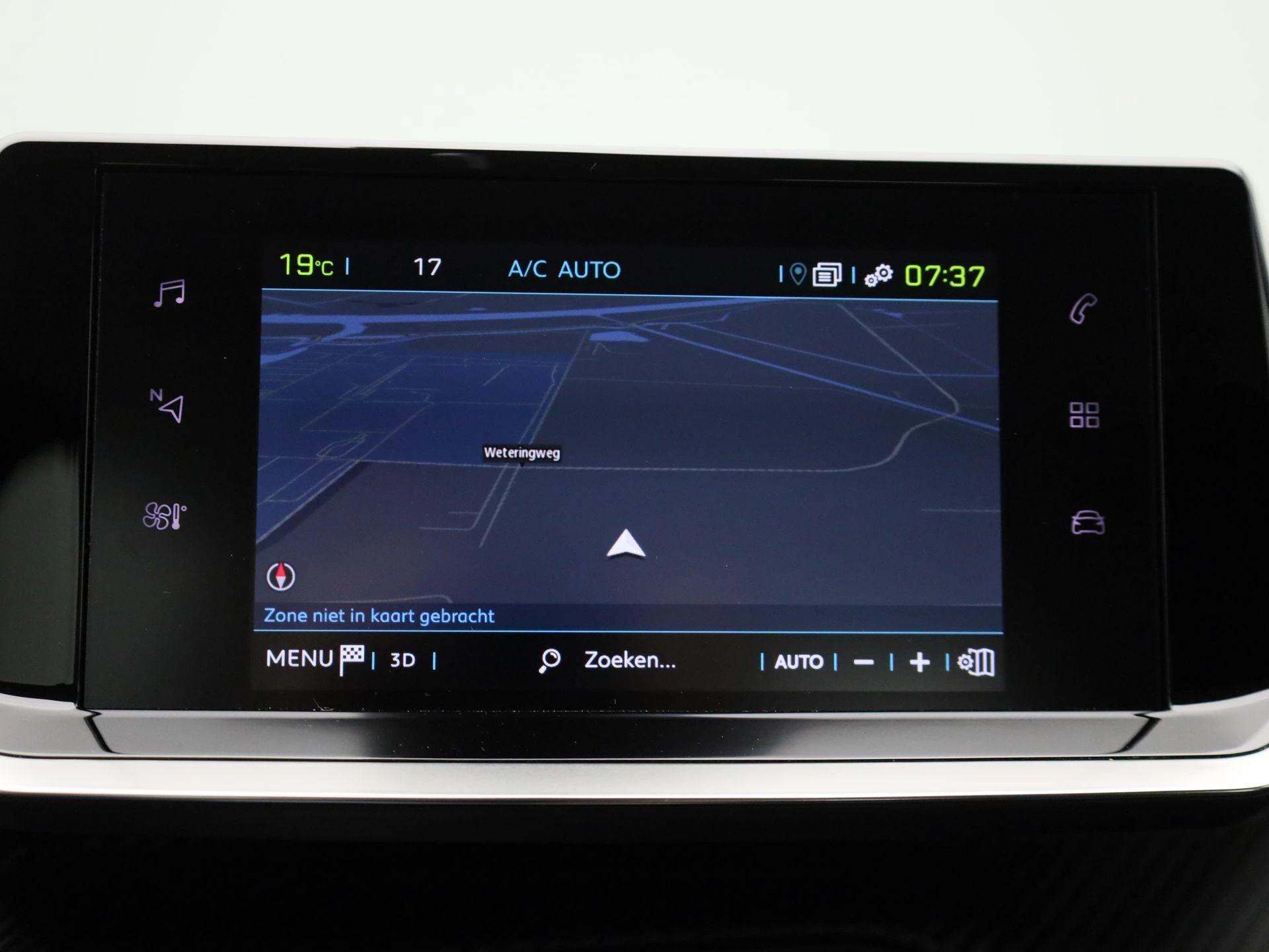 Peugeot-e-208-image-21