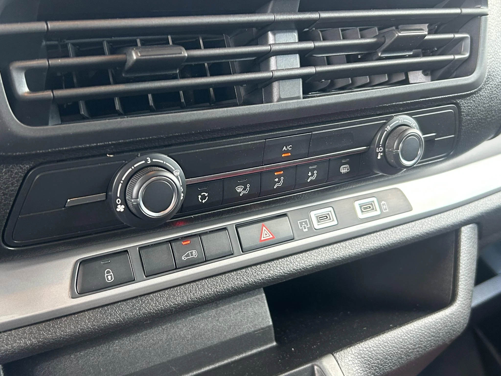 Peugeot e-Expert EV L2 75 kWh