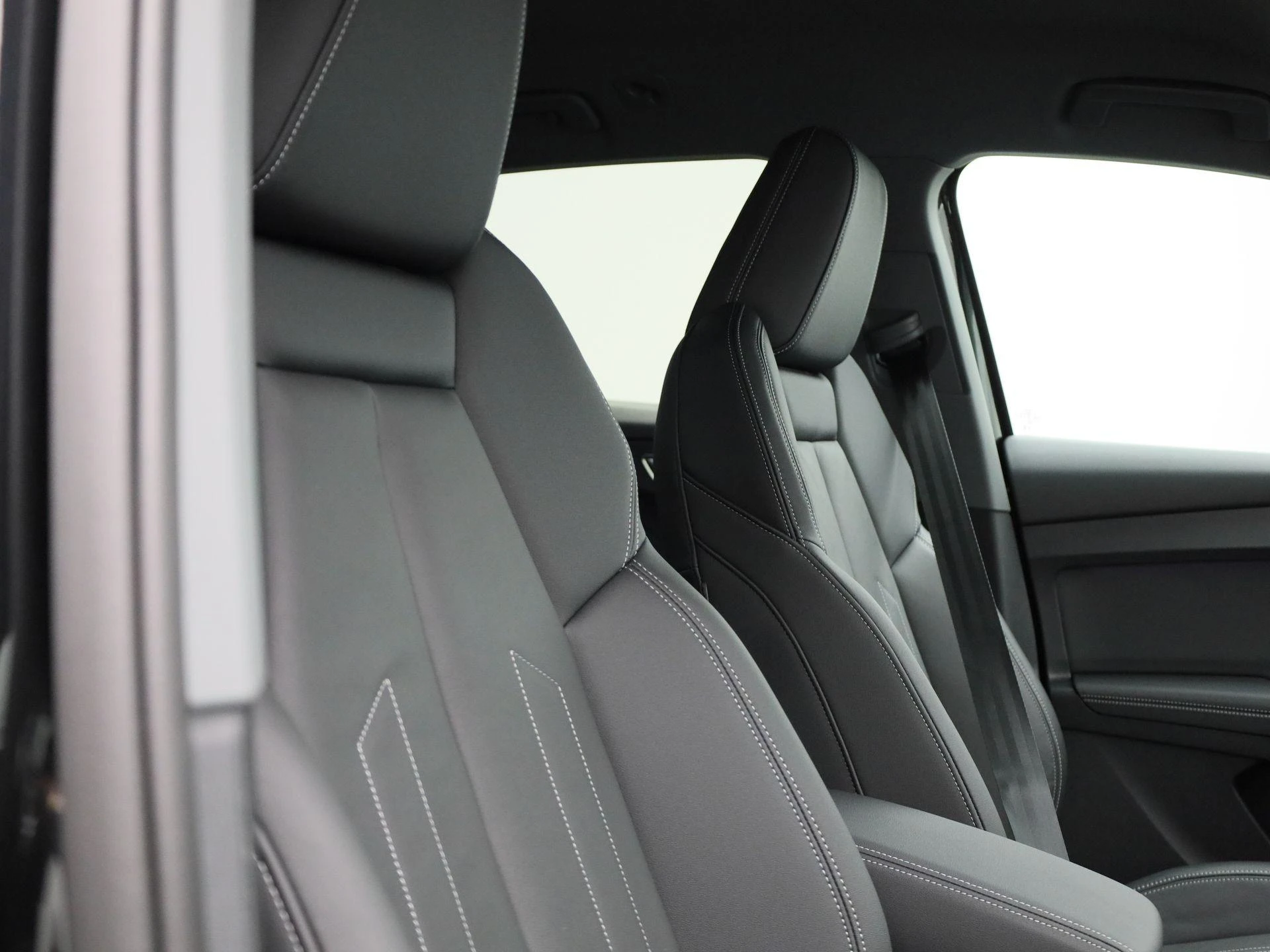 Audi-Q4 e-tron-image-49