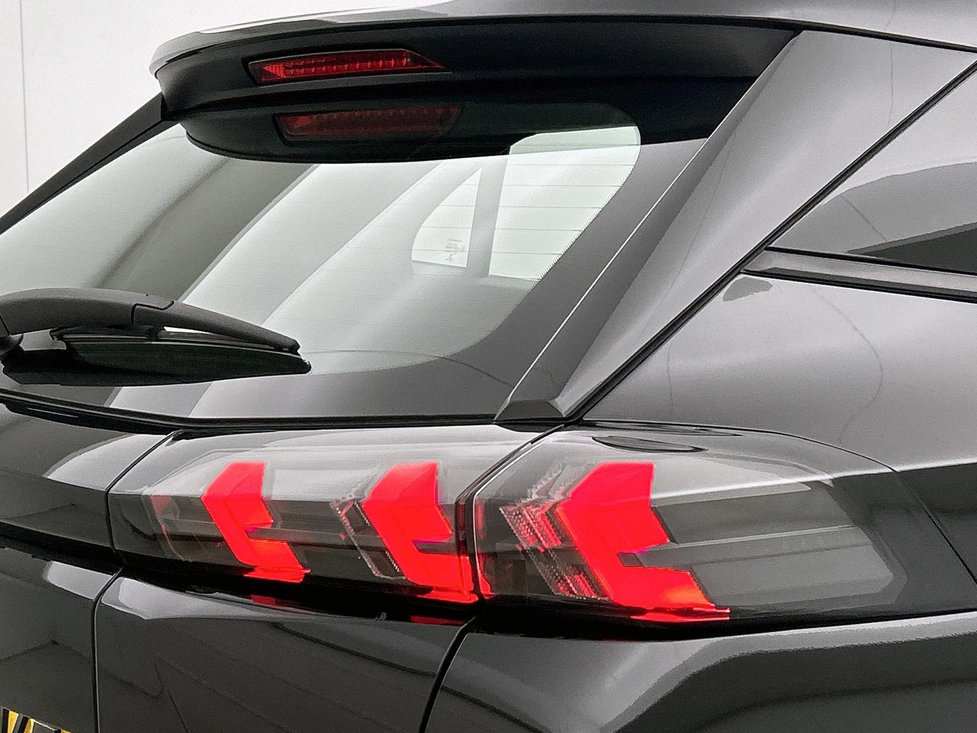 Peugeot-e-2008-image-27