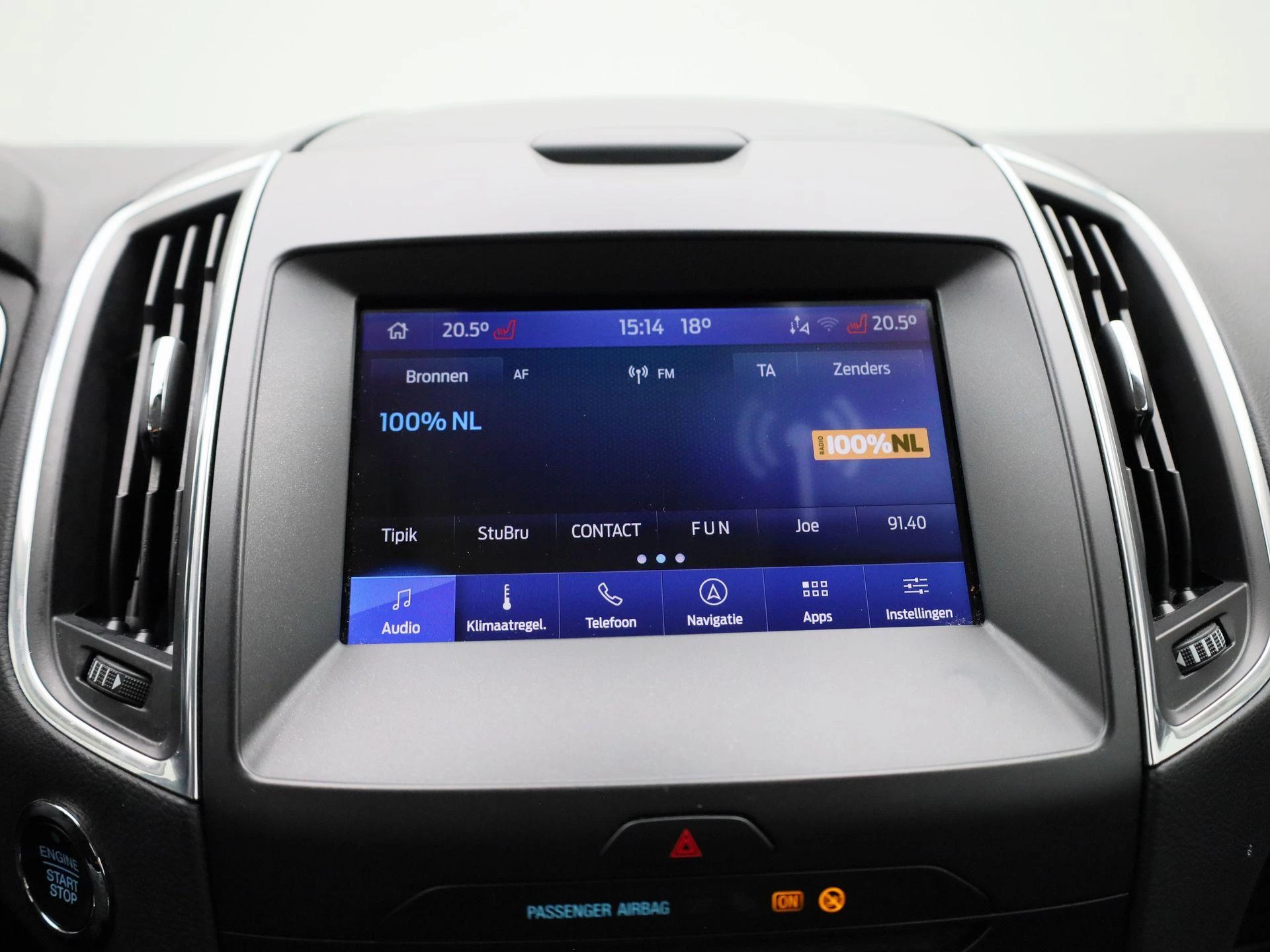 Ford-Galaxy-image-23