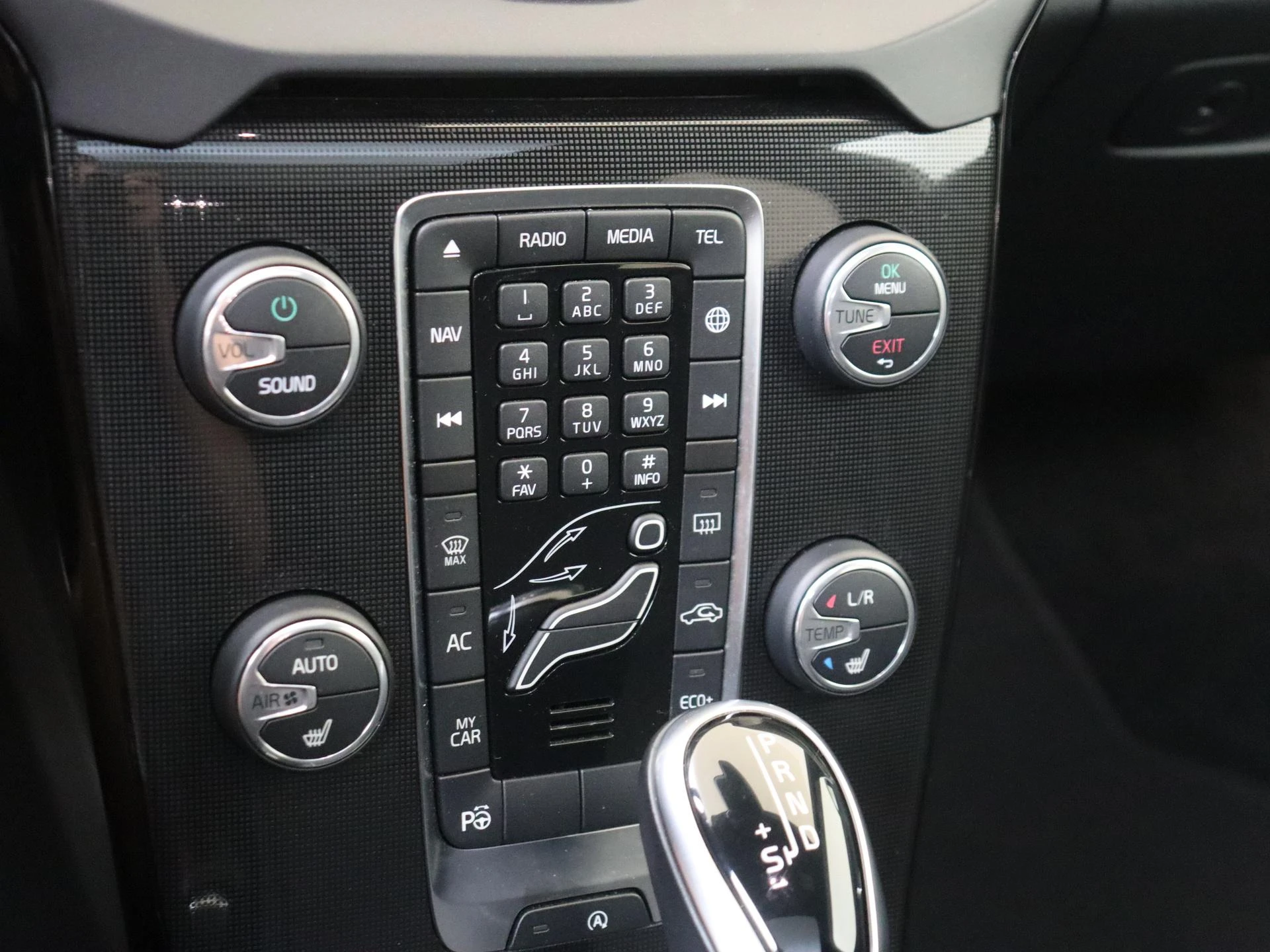 Volvo-V40-image-20