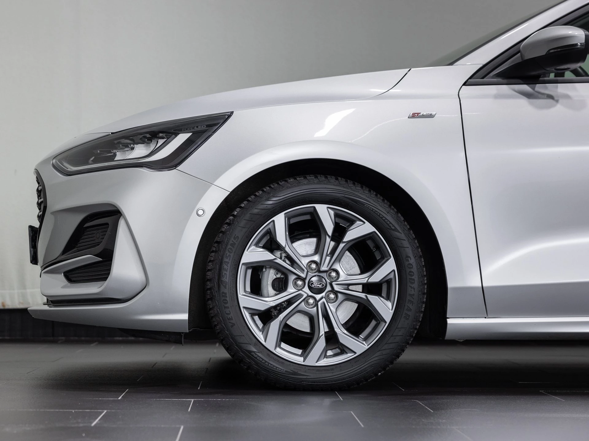 Ford Focus ST-Line X Turnier LED AHK ACC RFK GJR SHZ