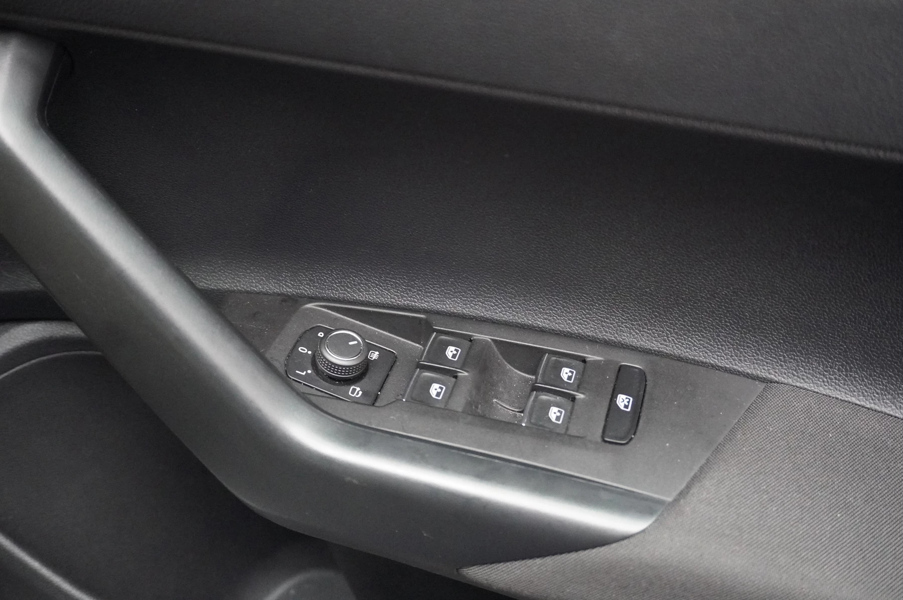 Volkswagen-Polo-image-20