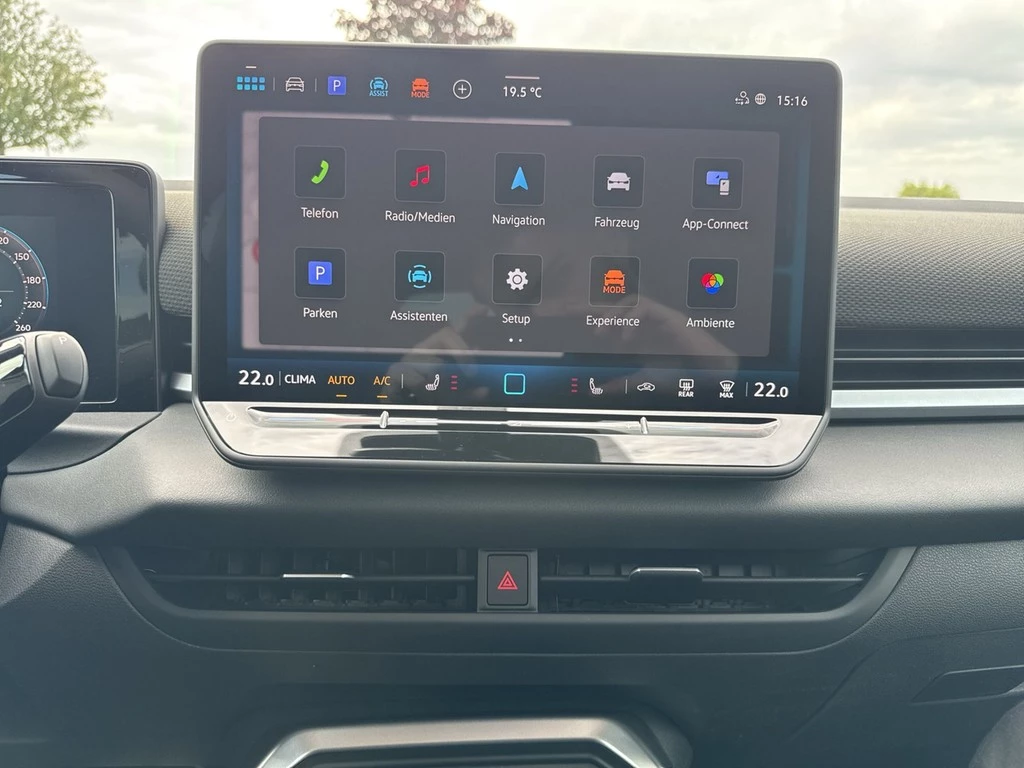 Volkswagen T-Roc 1.5l eTSI DSG R-Line *Pano*AHK