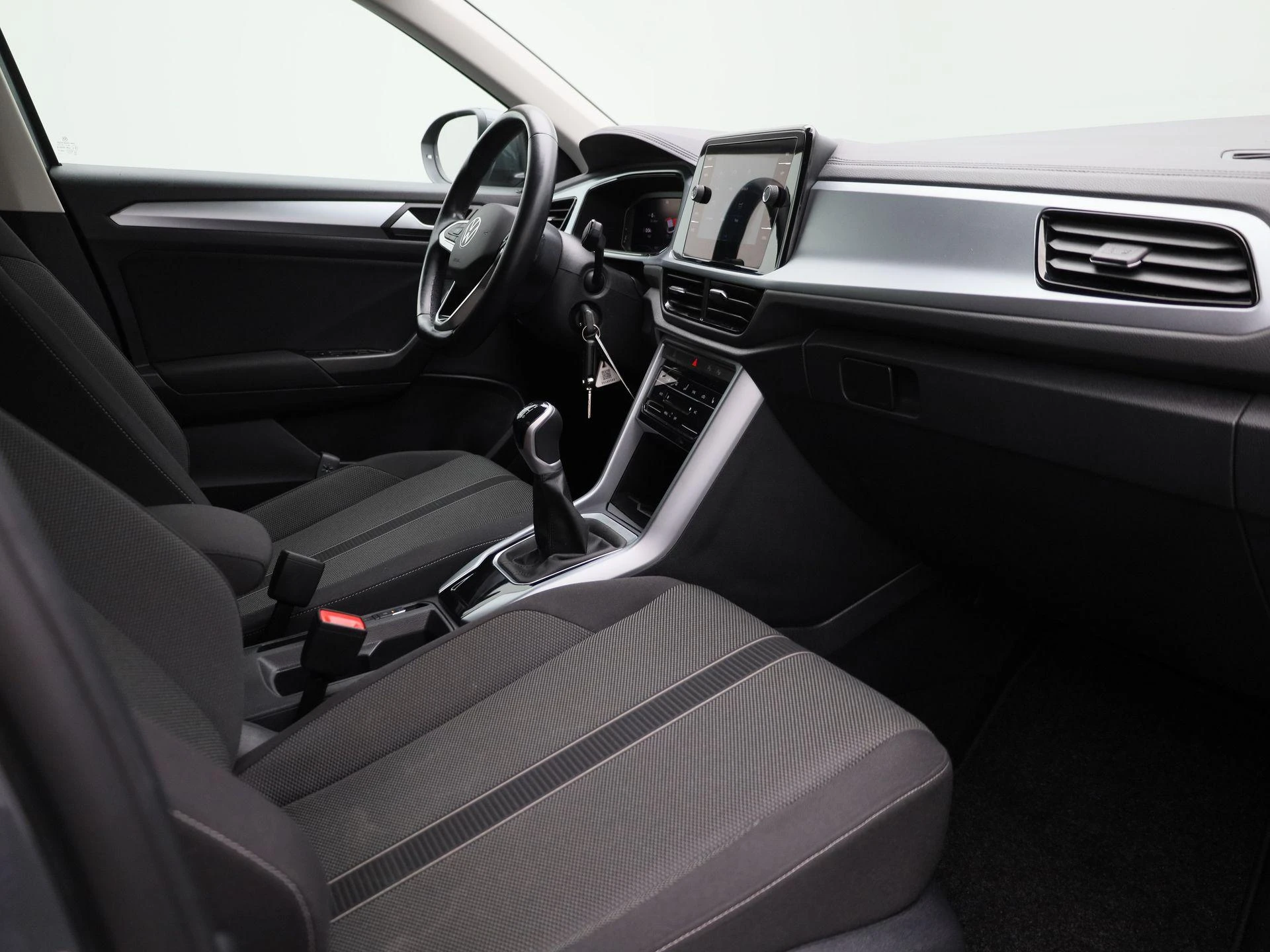 Volkswagen-T-Roc-image-28