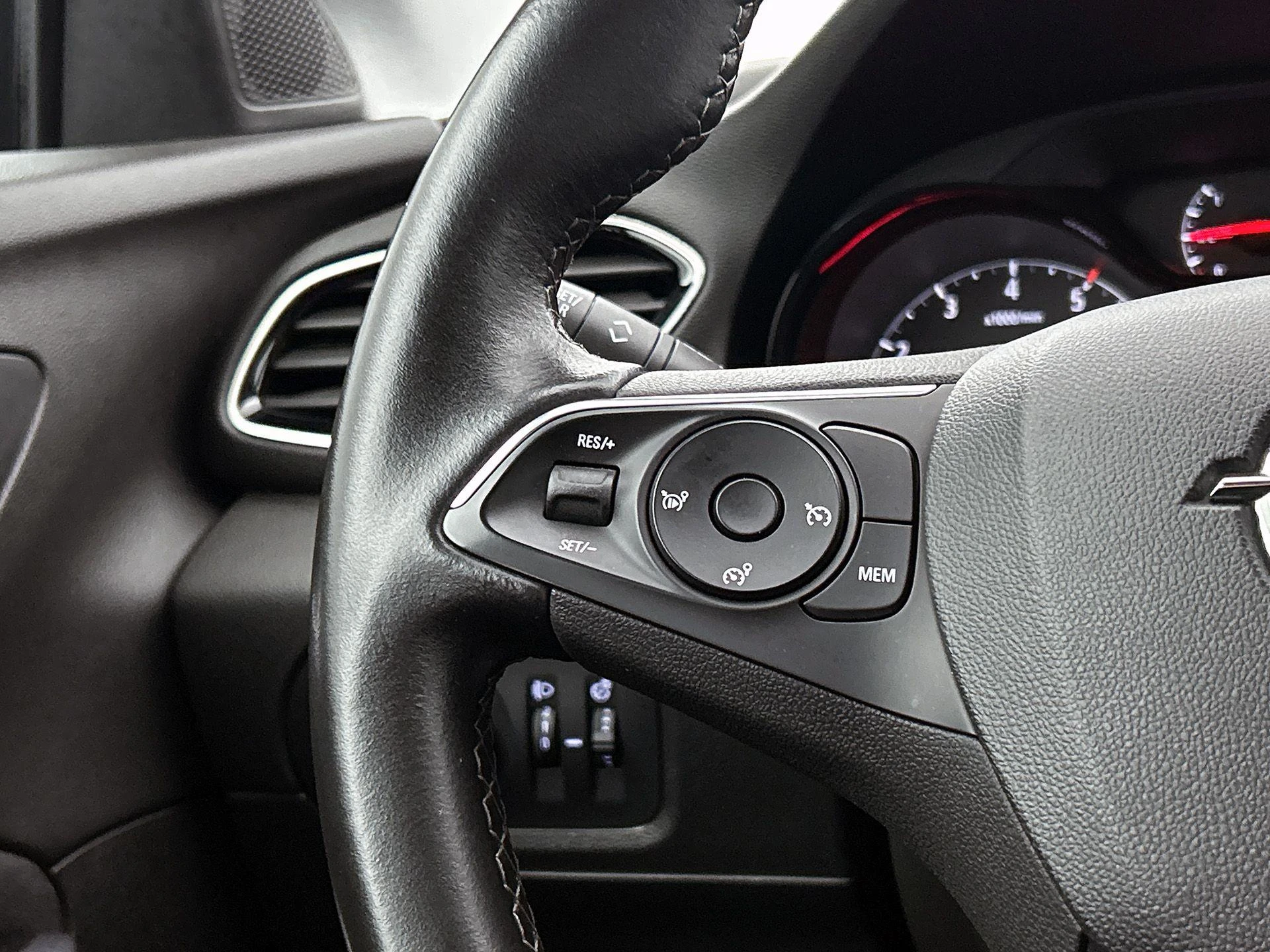 Opel-Grandland X-image-5