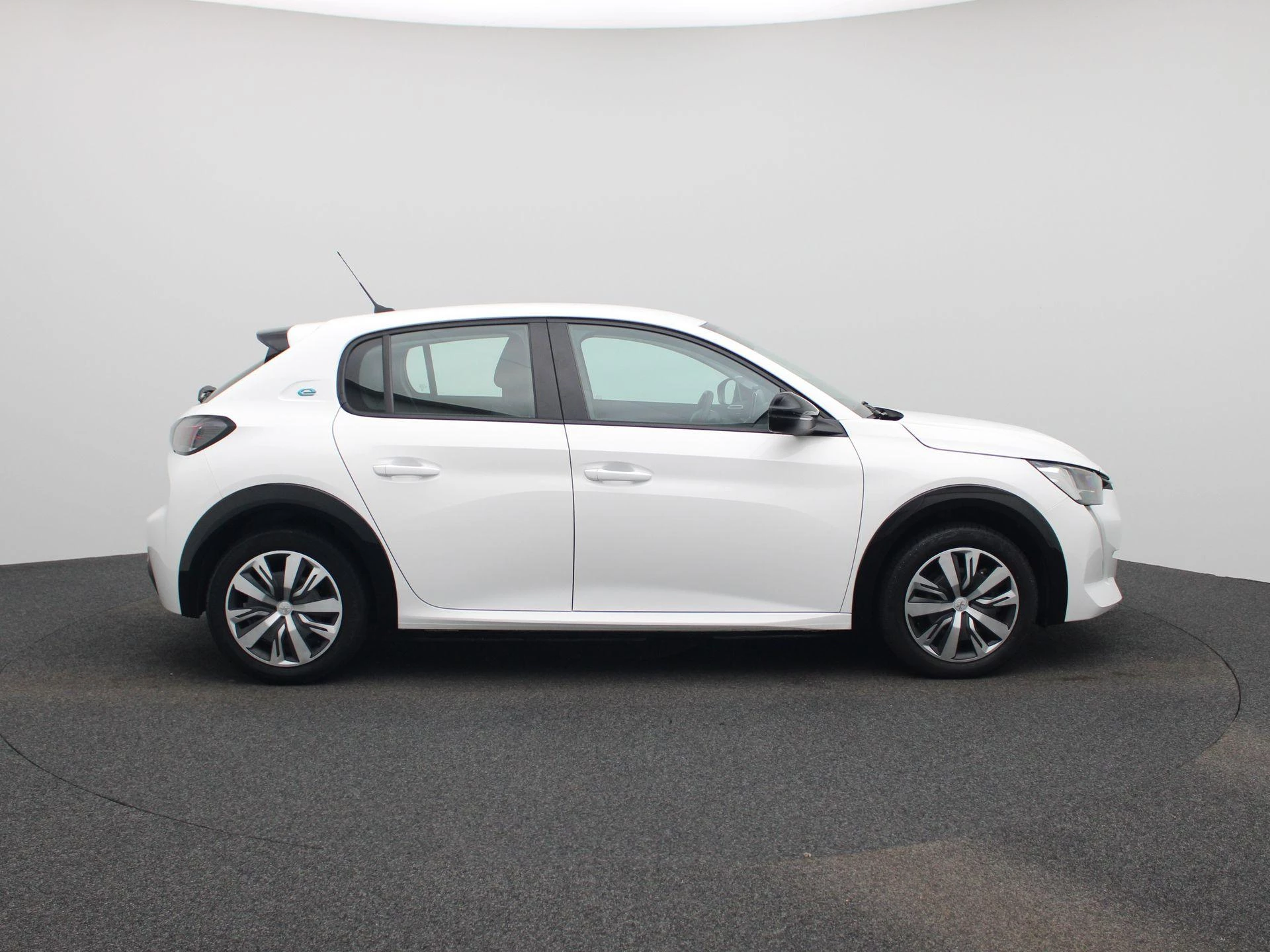 Peugeot-e-208-image-5