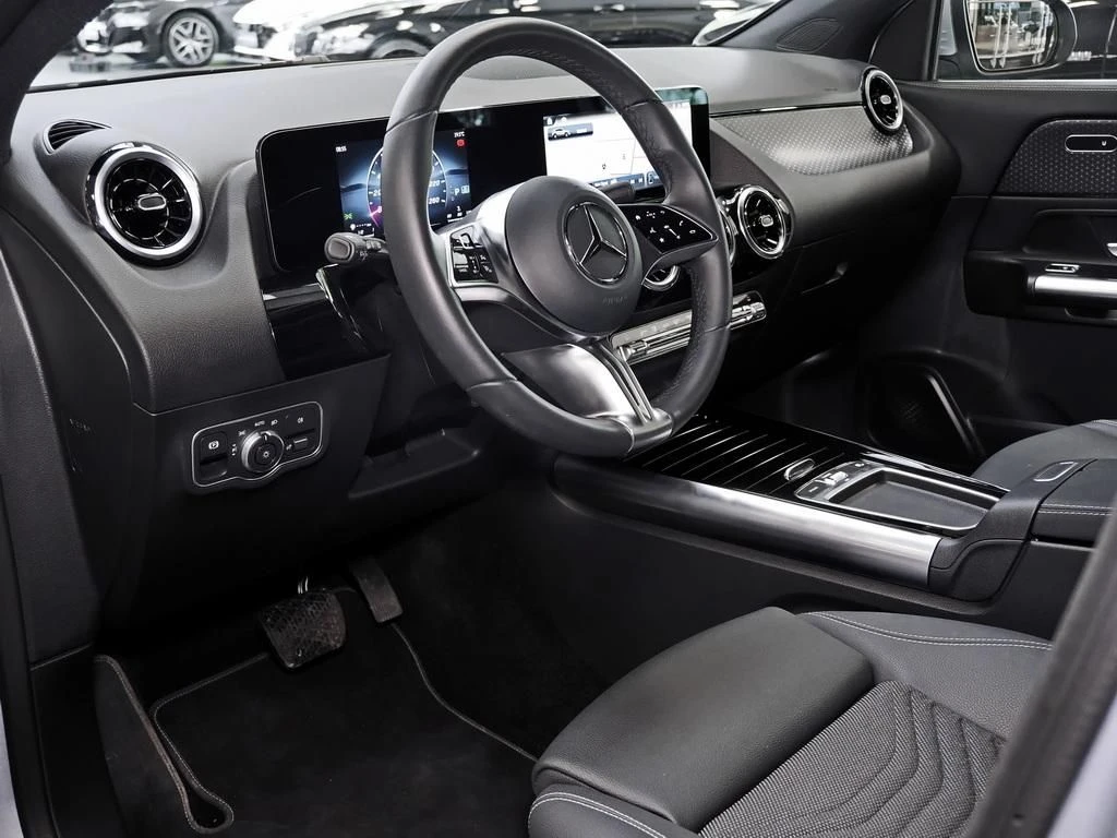 Mercedes-Benz-GLA 200 d-image-7