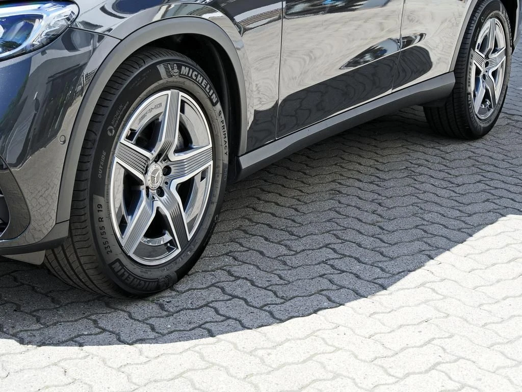 Mercedes-Benz-GLC 300 d-image-6
