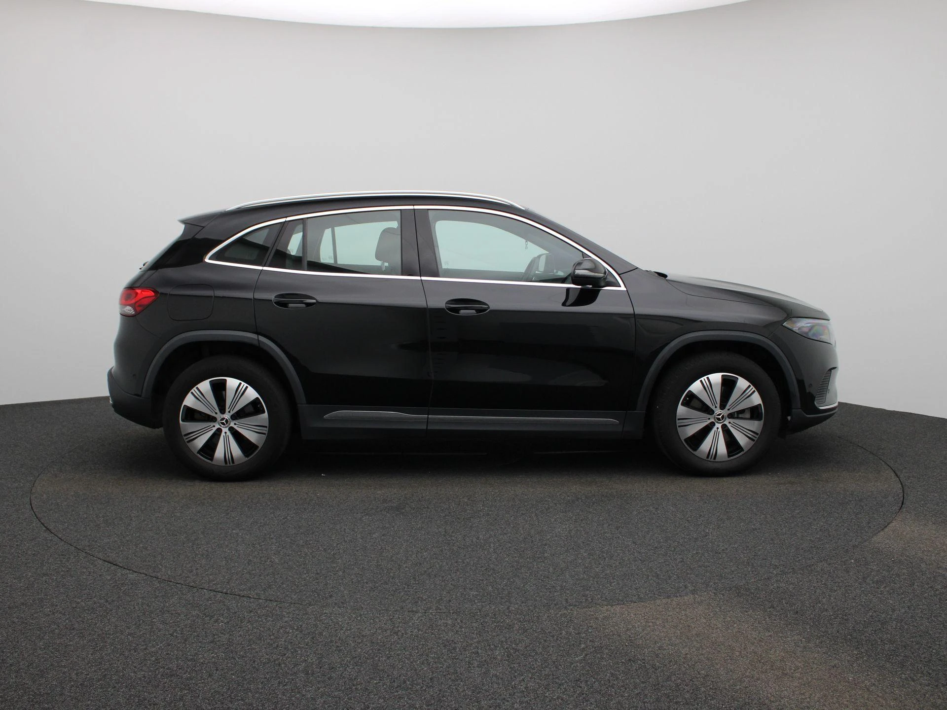 Mercedes-Benz-EQA-image-5