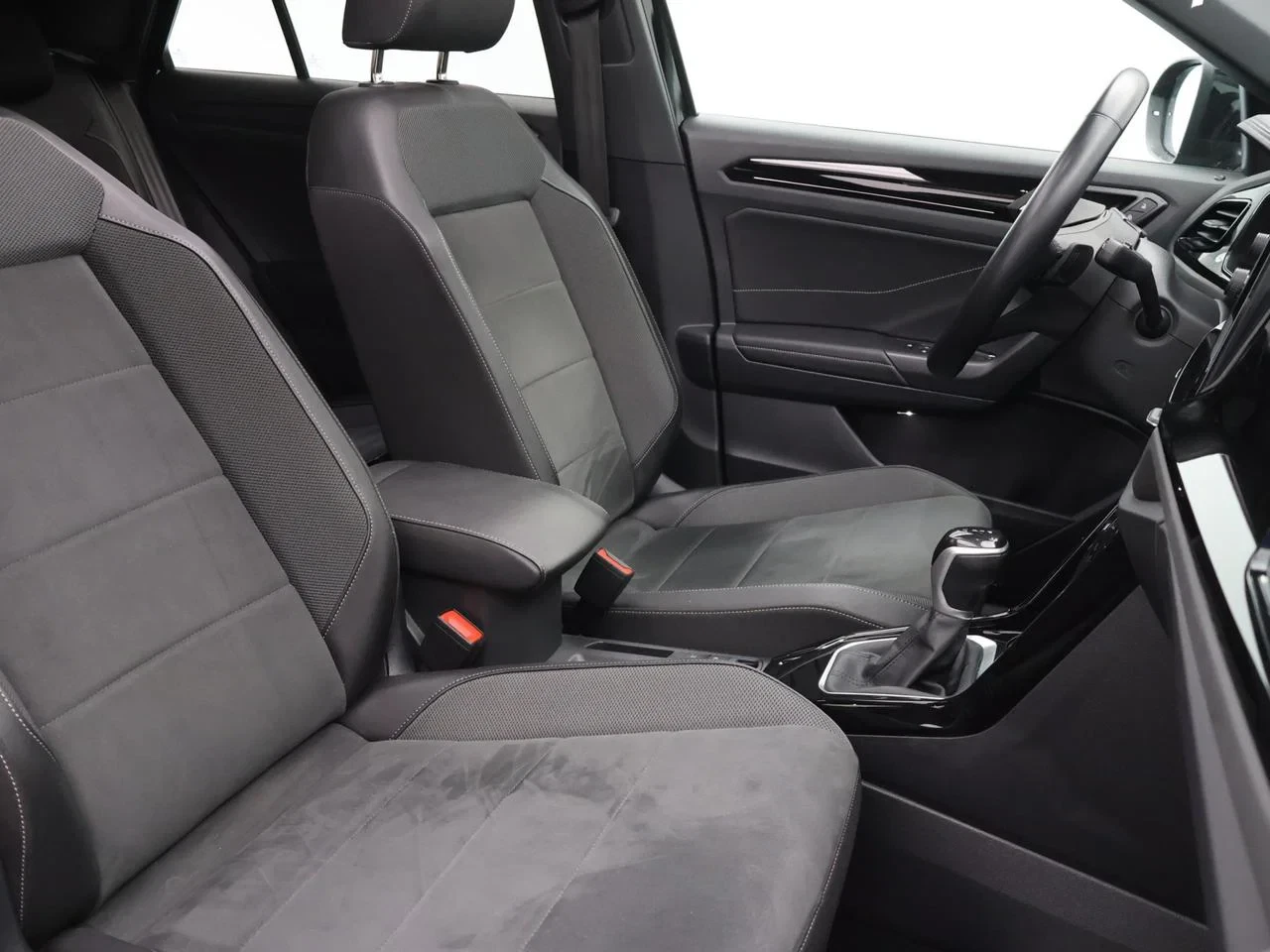 Volkswagen-T-Roc-image-12