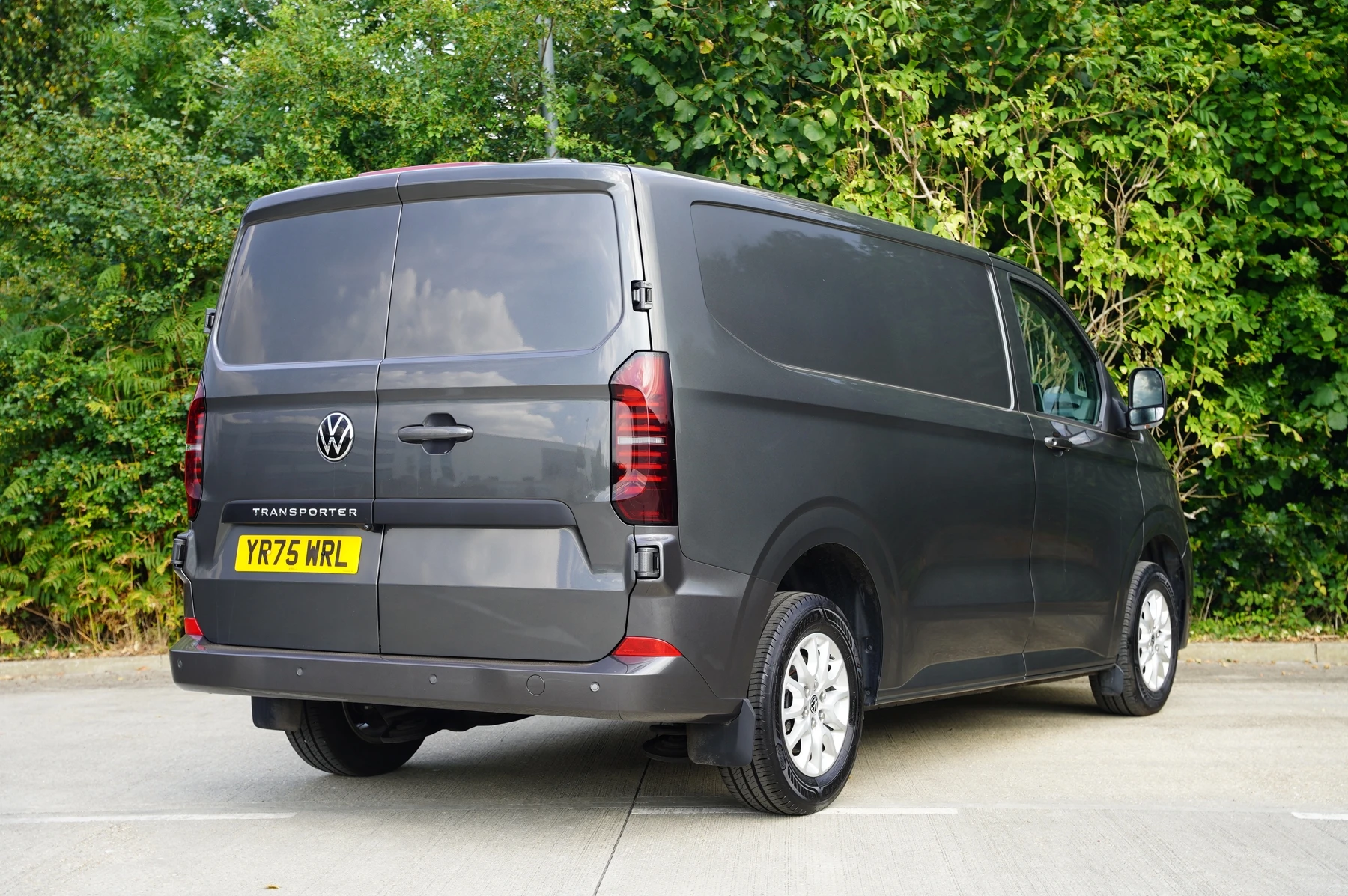 Volkswagen-Transporter-image-11