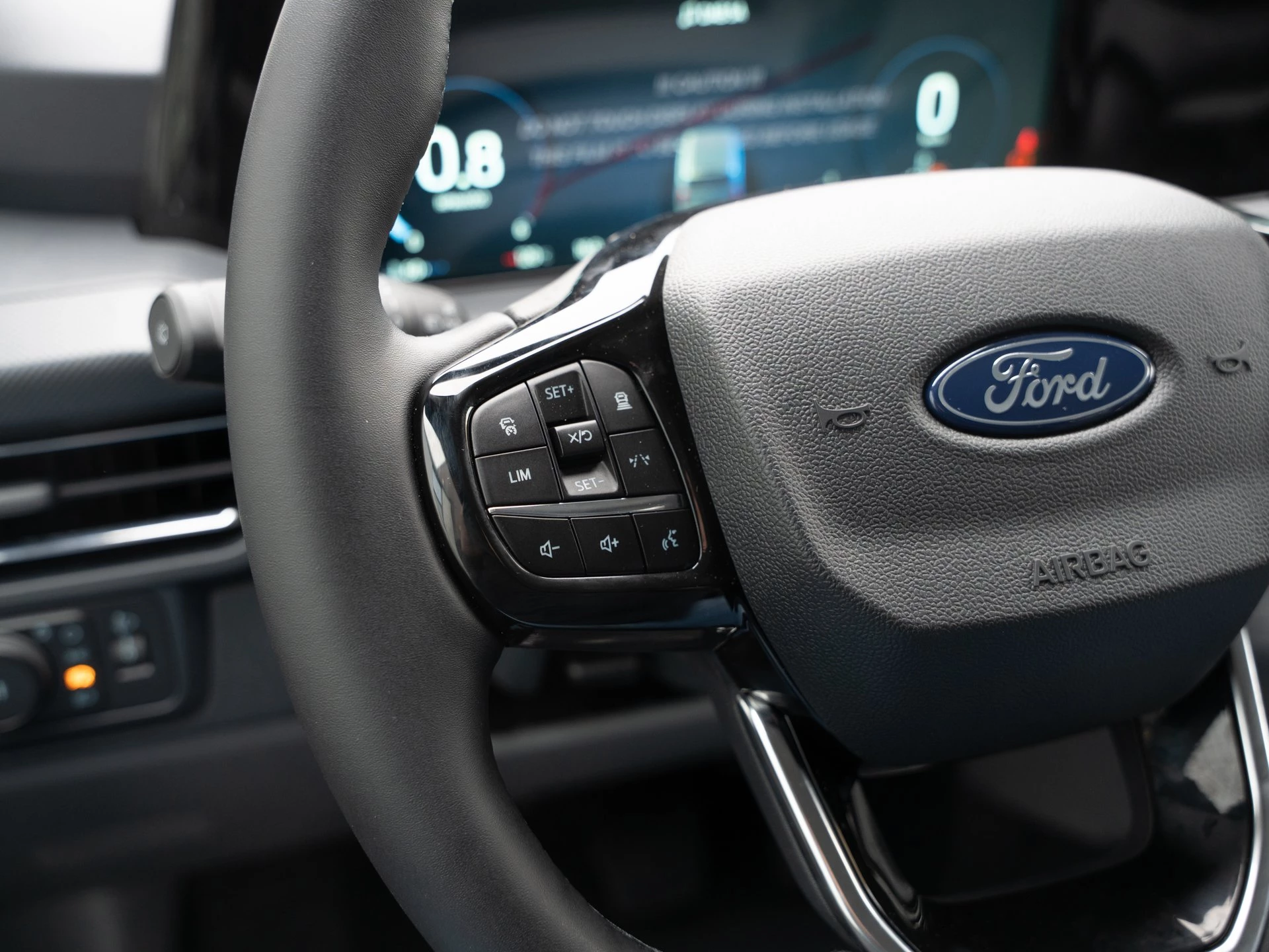 Ford Transit Custom Limited 2.0 EcoBlue 125kW 320 L2 Auto Turnier. 4-türig