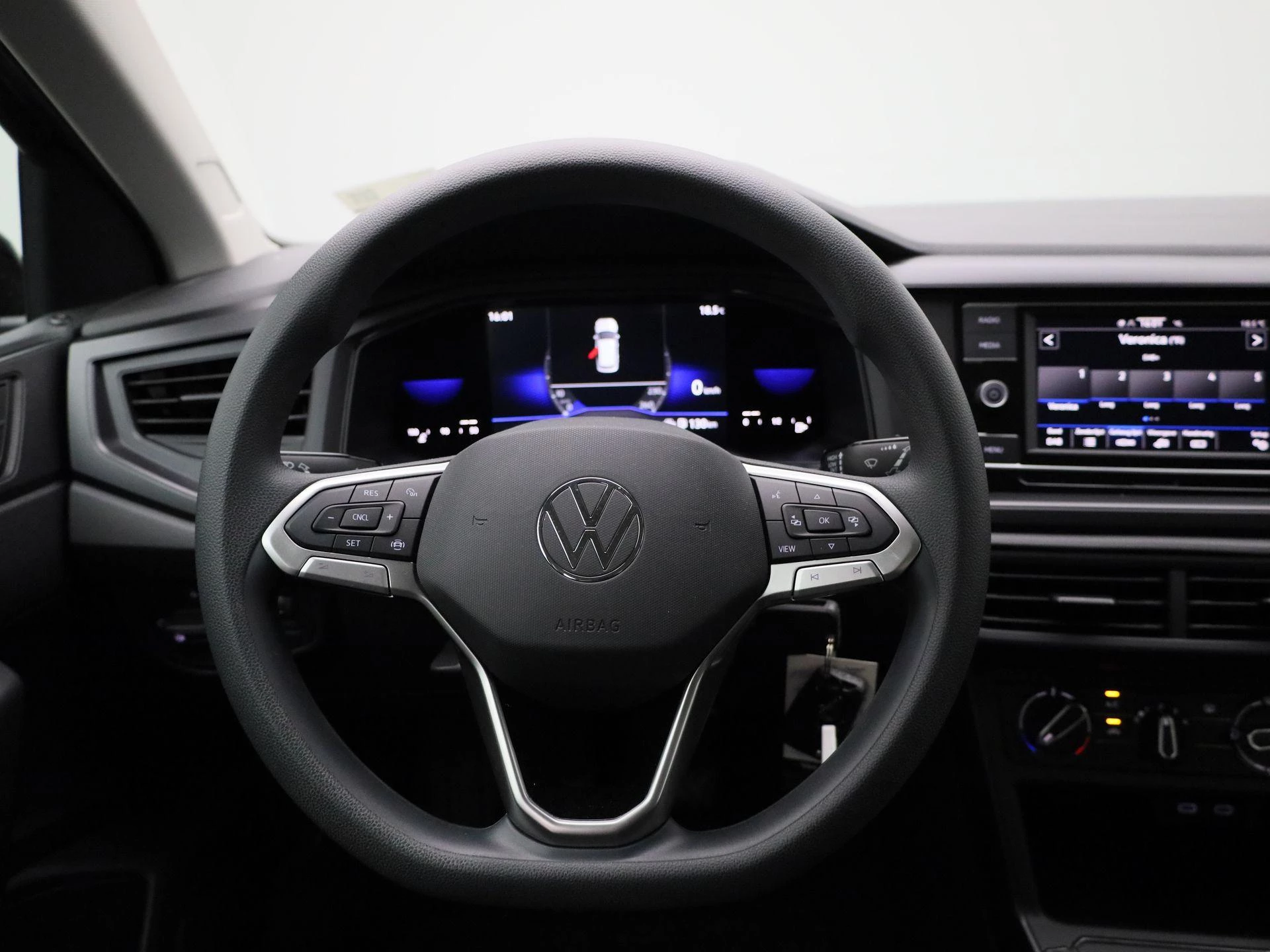 Volkswagen-Polo-image-6