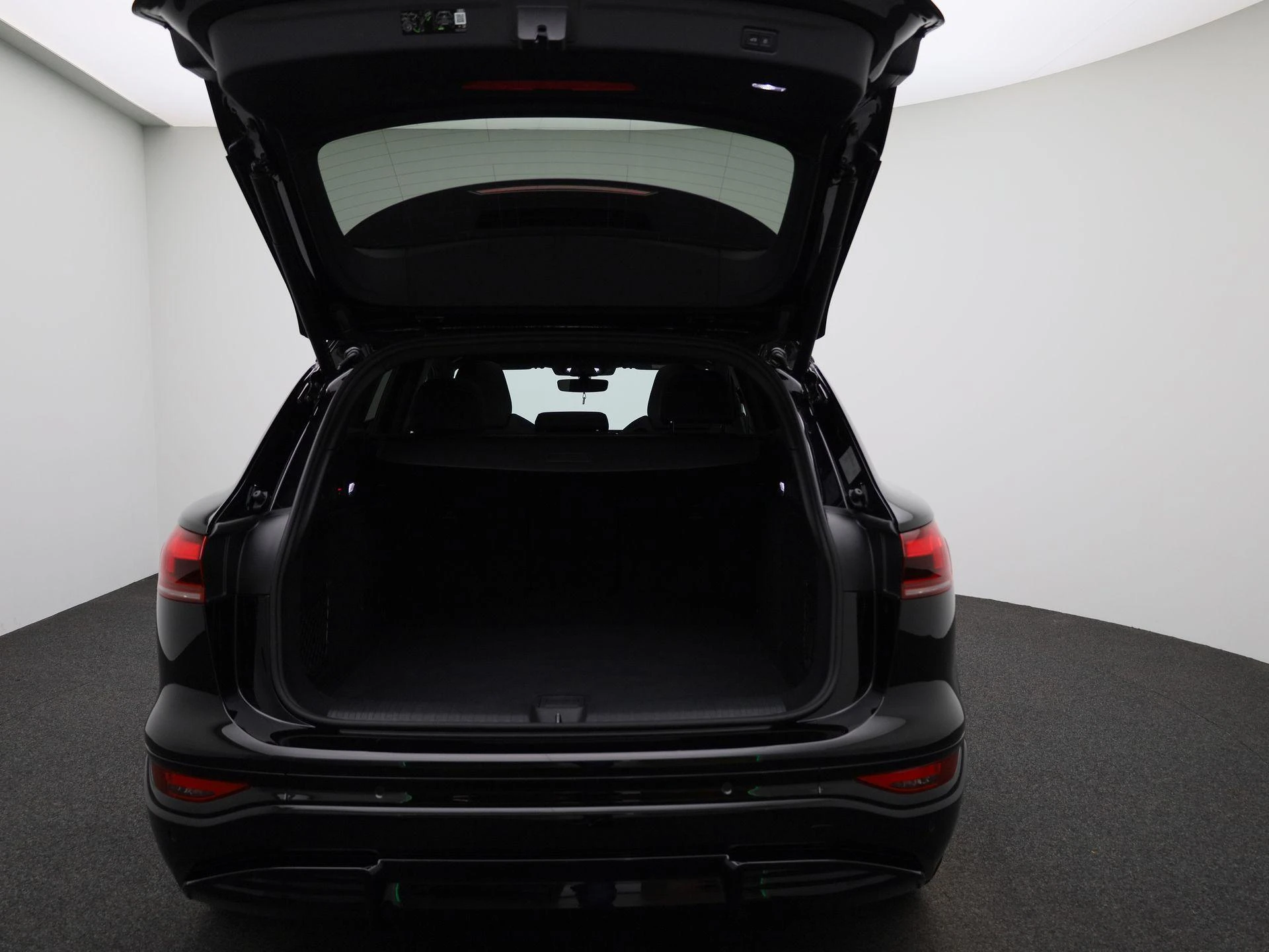 Audi-Q6 e-tron-image-11