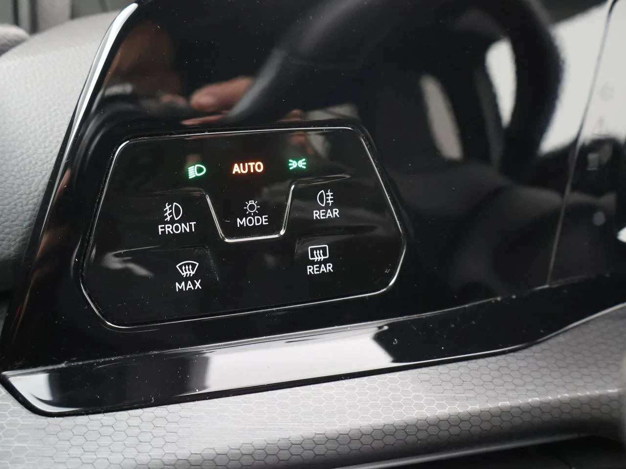 Volkswagen-Golf-image-9