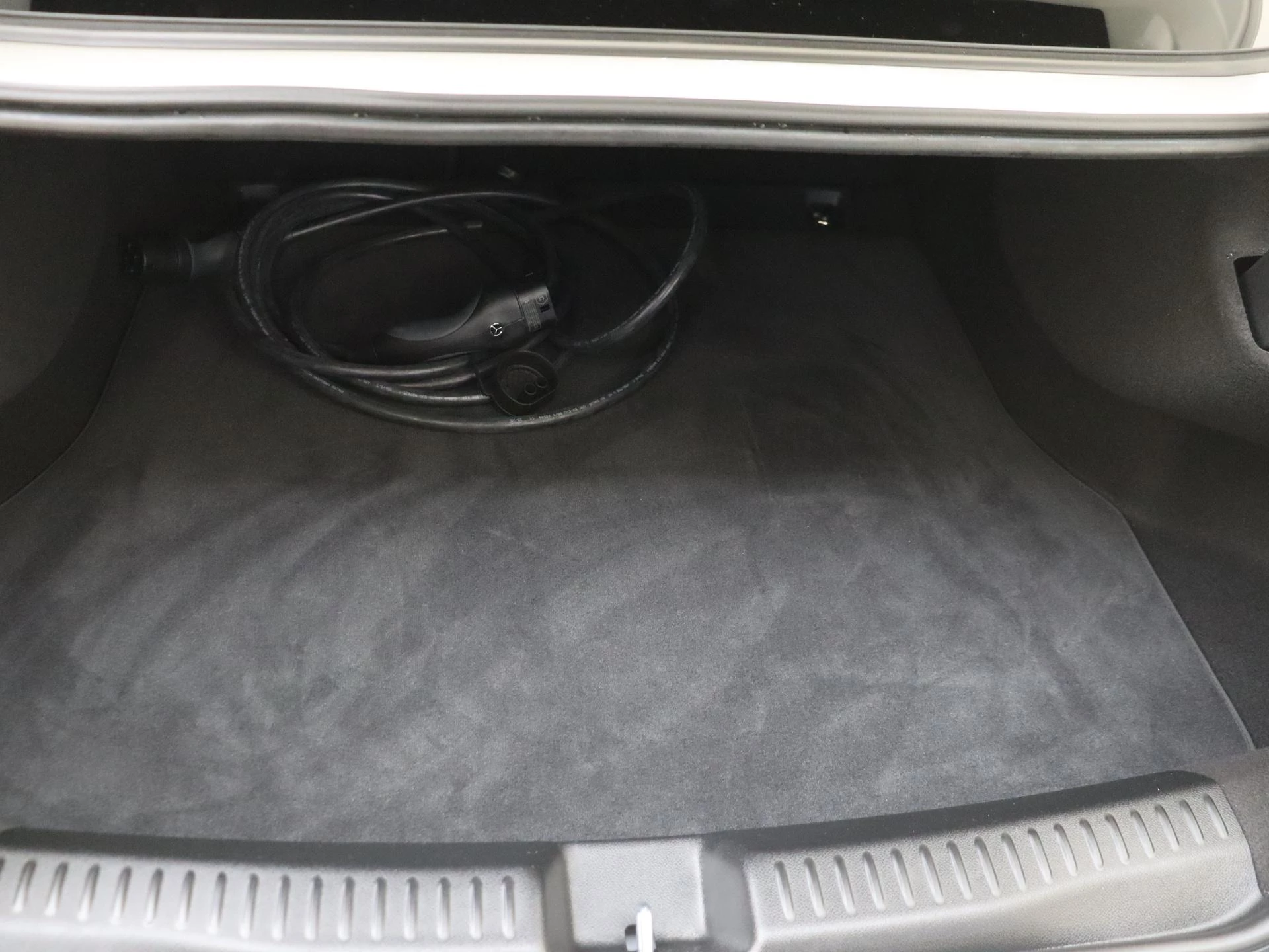 Mercedes-Benz-CLA-image-27