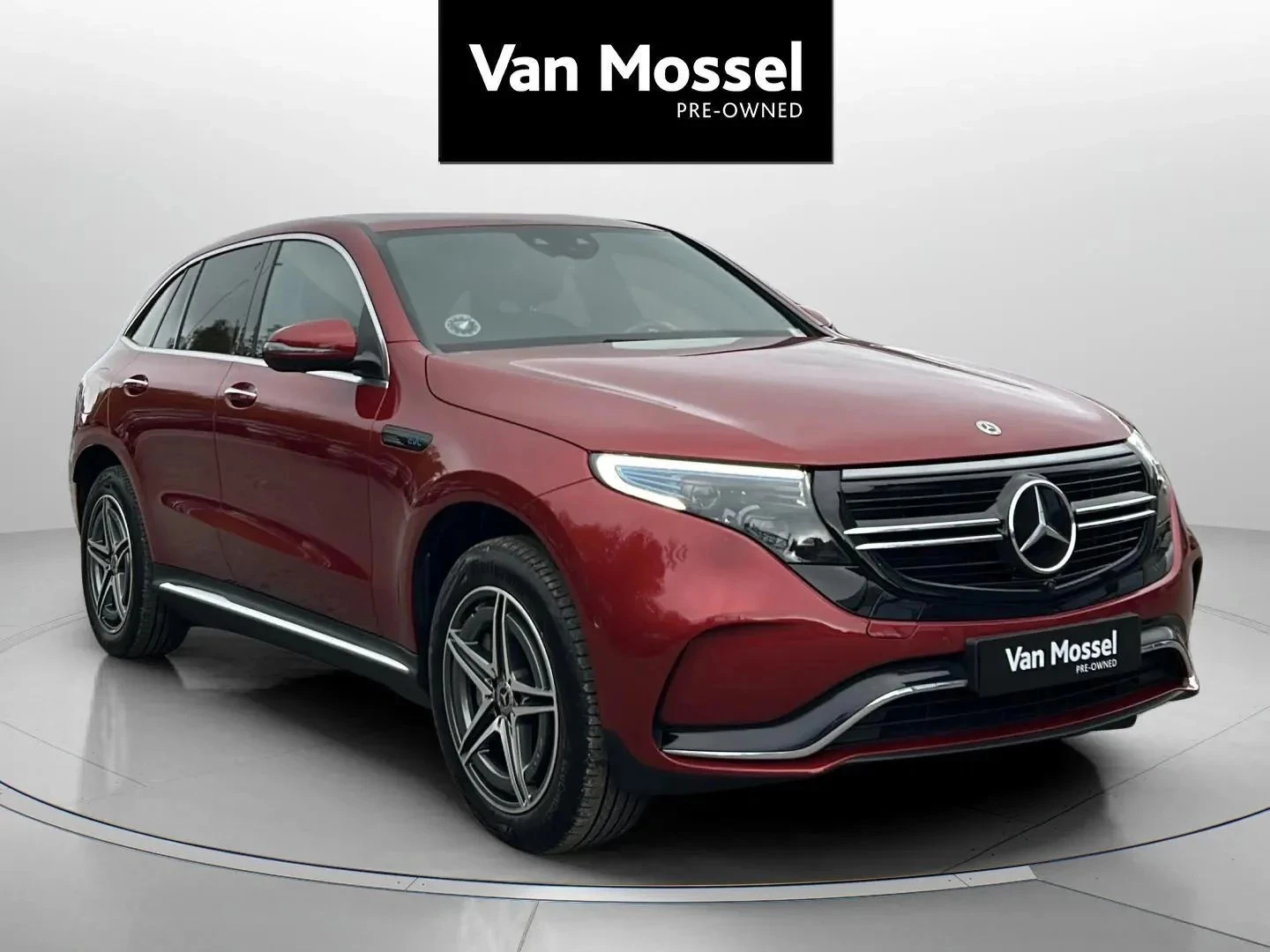 Mercedes-Benz-EQC-image-2