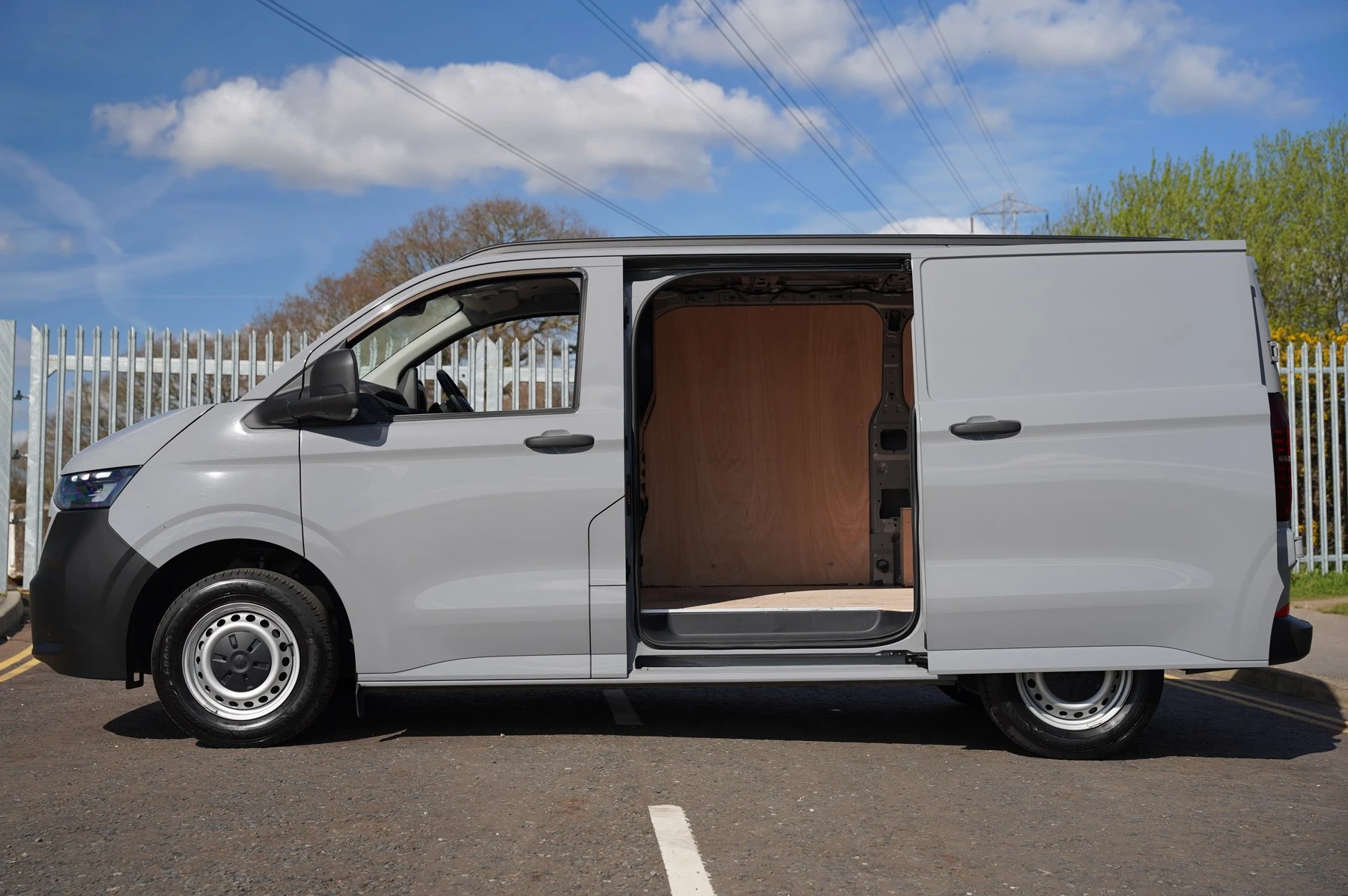 Volkswagen-Transporter-image-31