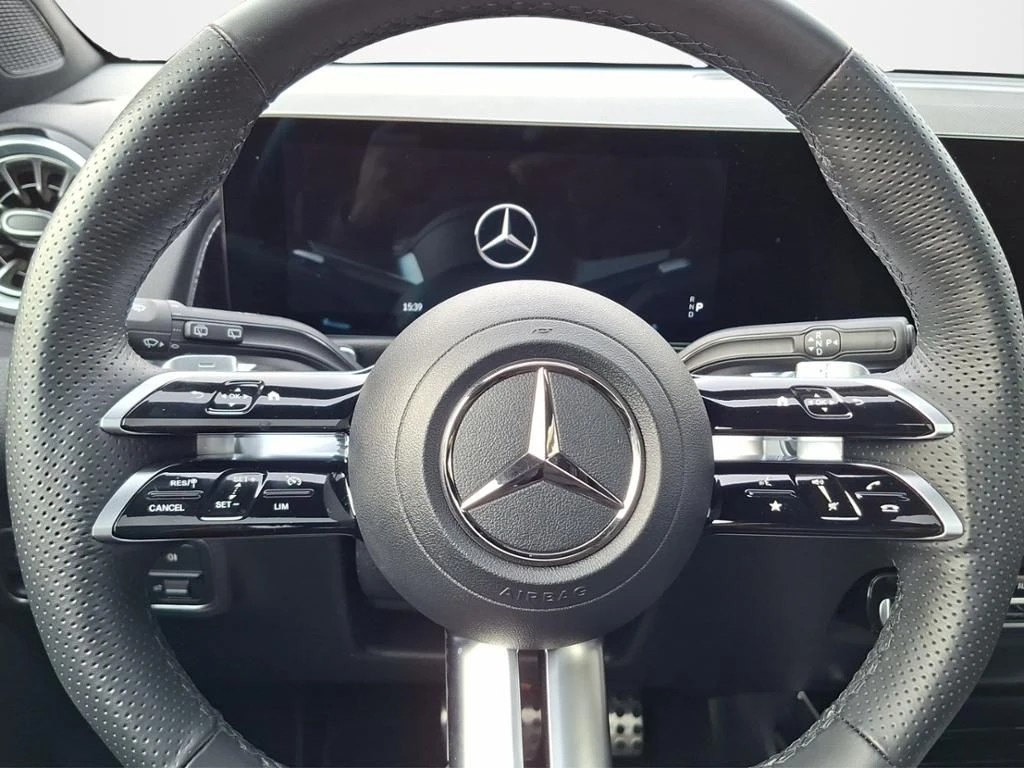 Mercedes-Benz-GLB 200 d-image-15