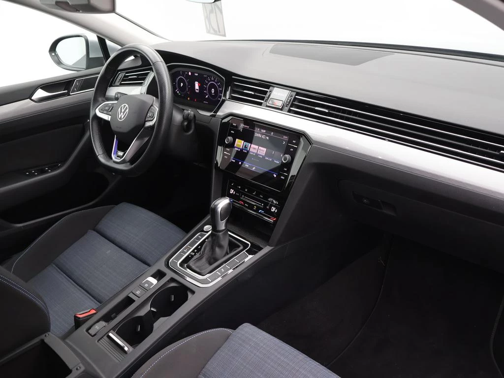 Volkswagen-Passat-image-2