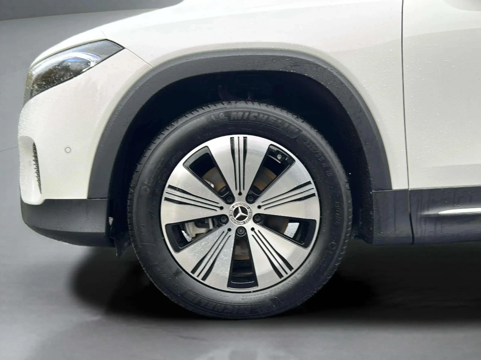 Mercedes-Benz-EQB-image-8