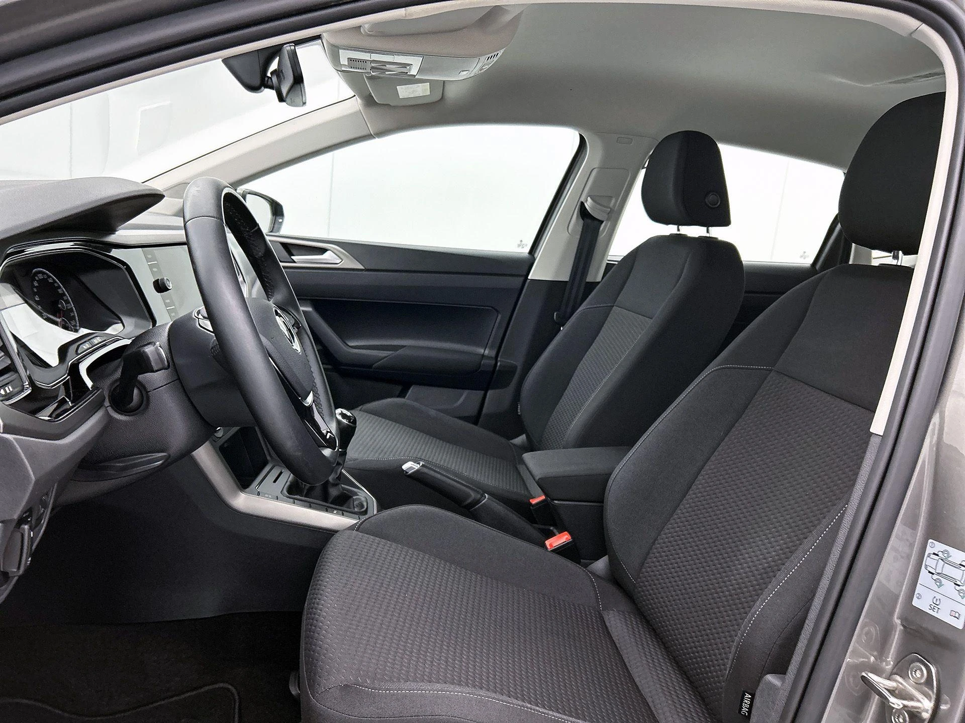 Volkswagen-Polo-image-31