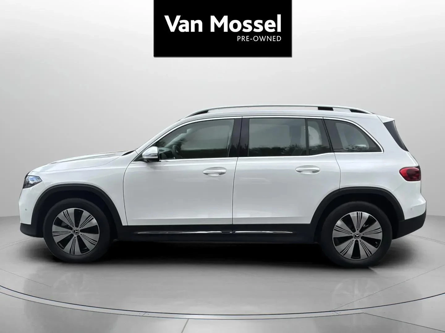 Mercedes-Benz-EQB-image-7