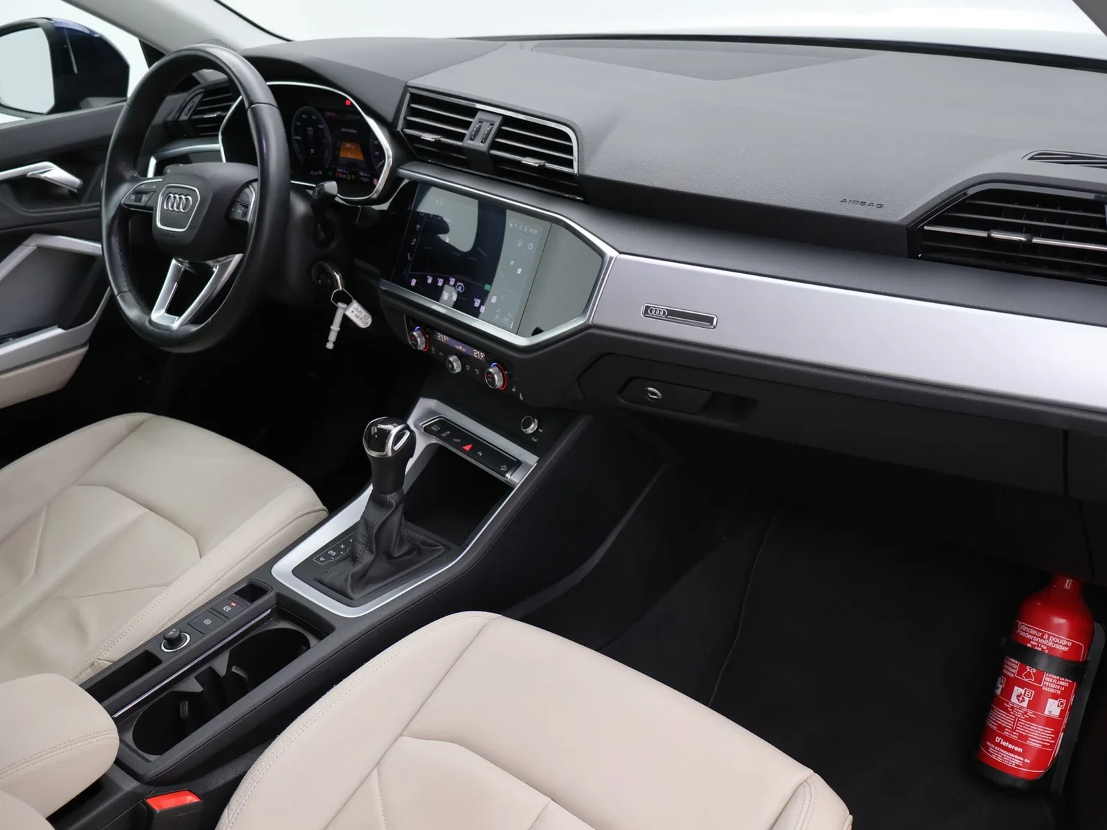 Audi Q3 PHEV Audi Q3 S-LINE PHEV 45TFSIe 245PK *AUTOMAAT*TREKHAAK*BEIGE LEDER*NAVI*BLTH*CRUISE*PDC*ZETELVERWARMIN