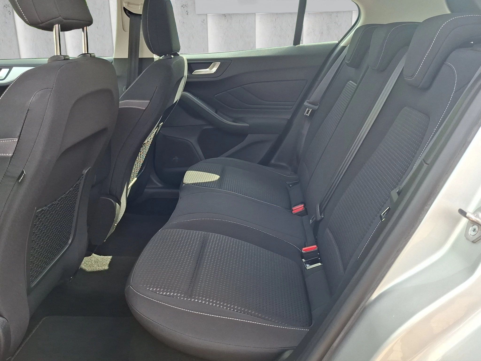 Ford Focus Cool & Connect Limousine 1.5 EB LED | AHK | PDC | Navi | LMF | BT