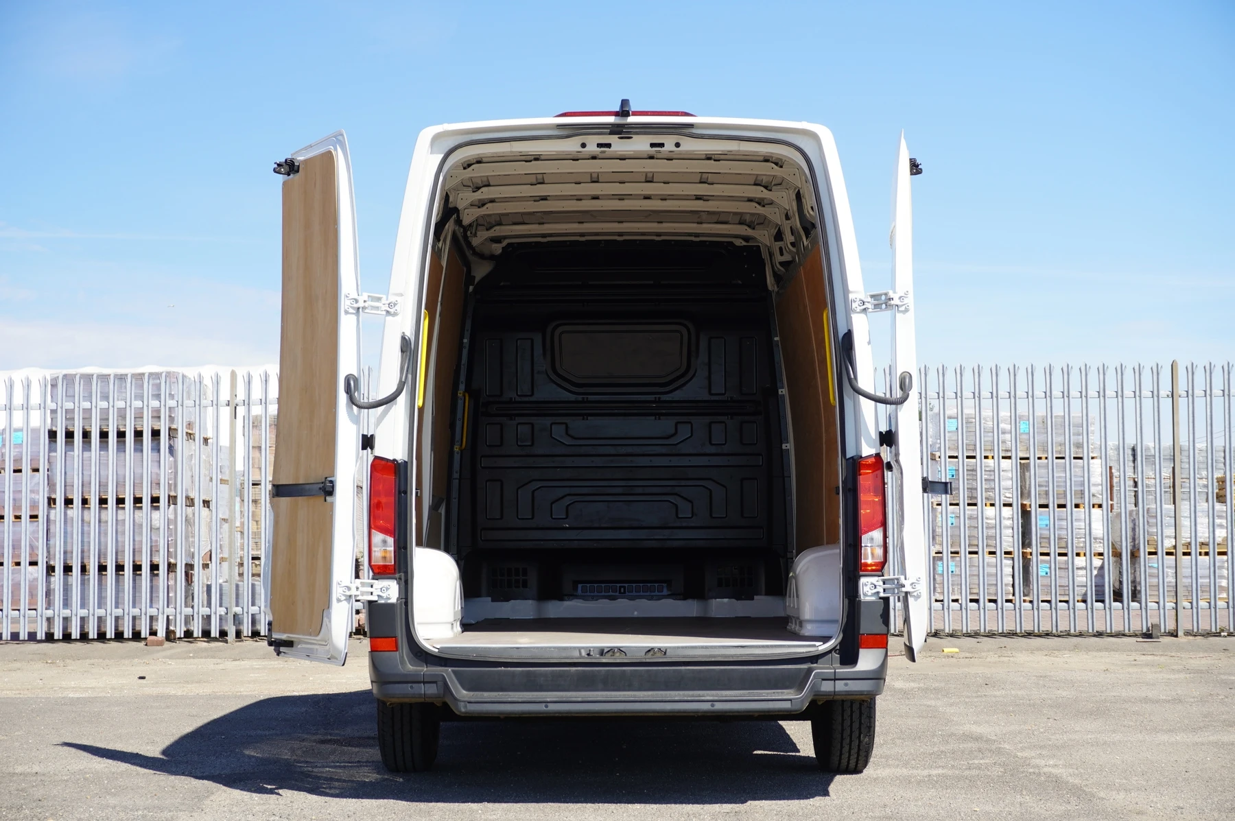 Volkswagen-Crafter-image-23