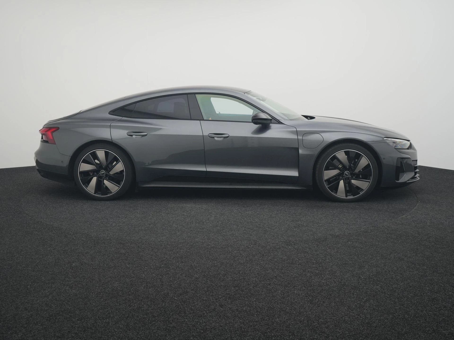 Audi-e-tron GT-image-5