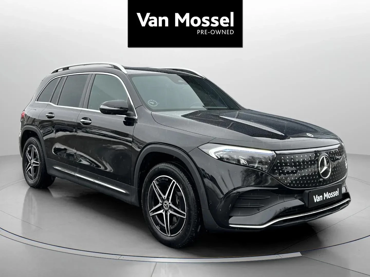 Mercedes-Benz-EQB-image-2