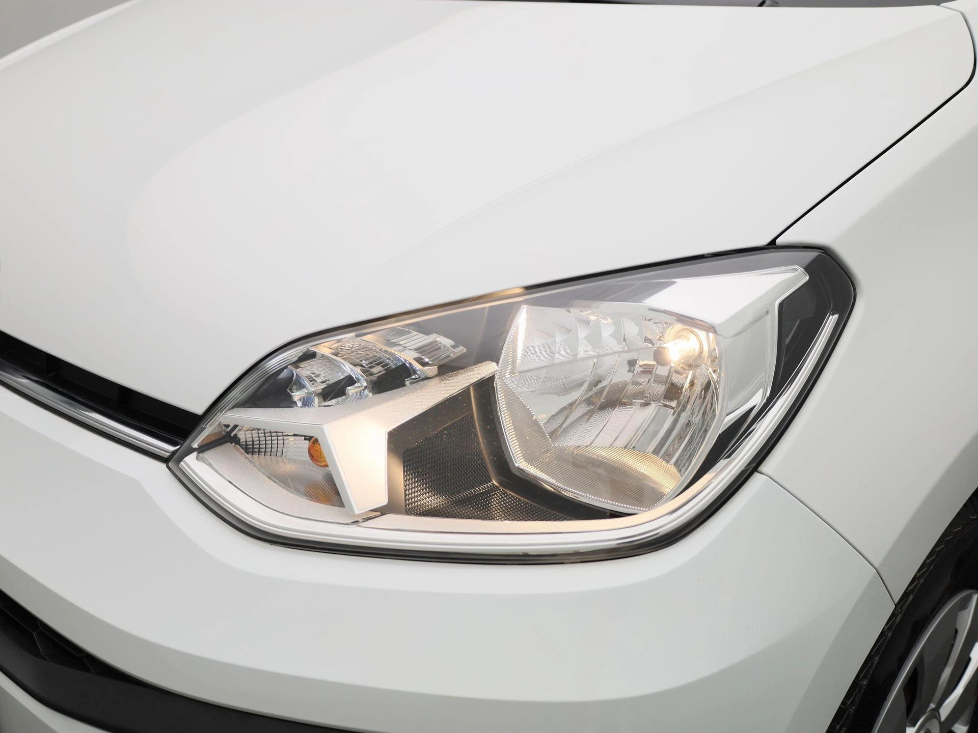 Volkswagen-up!-image-14