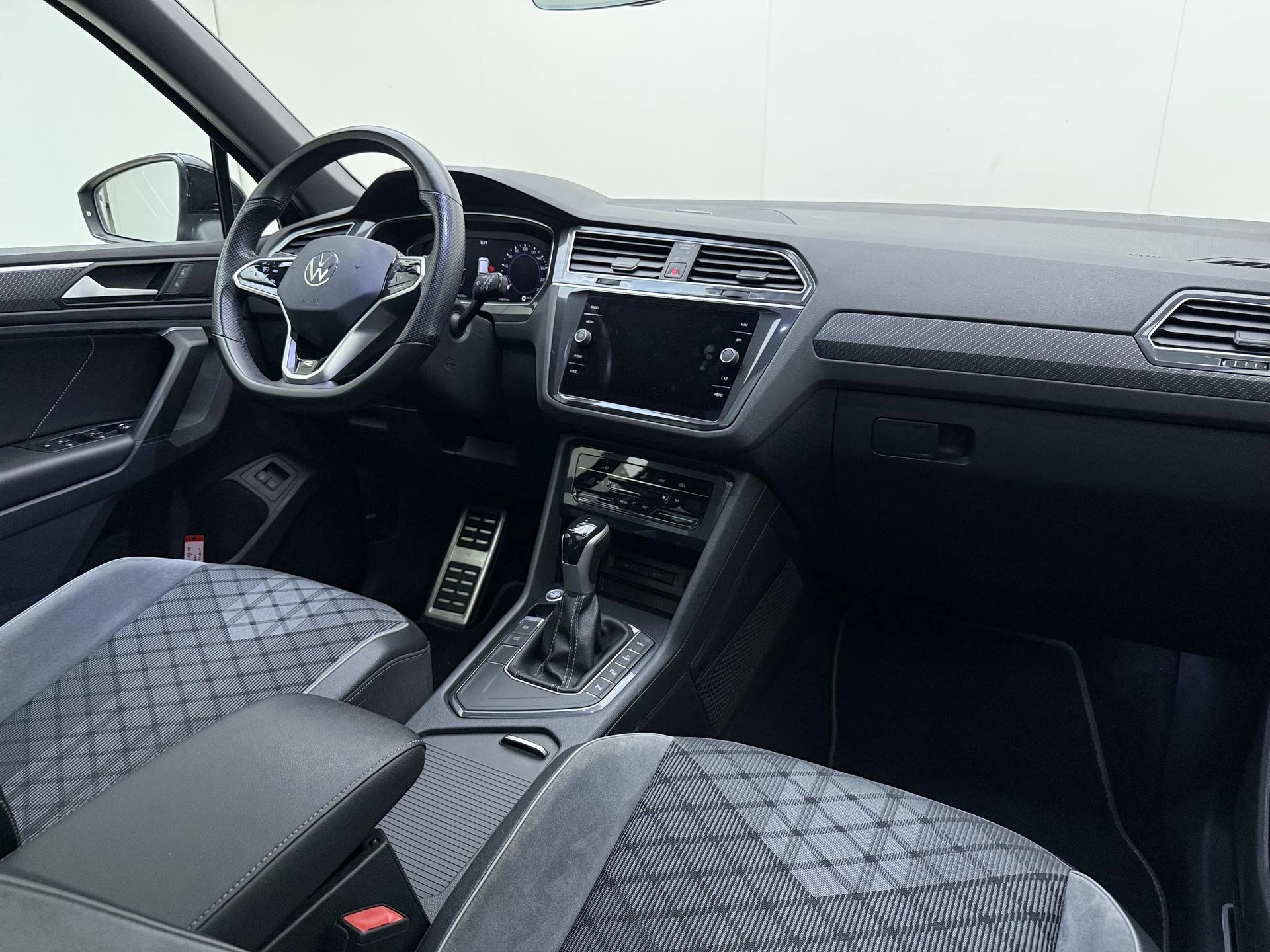 Volkswagen-Tiguan-image-10