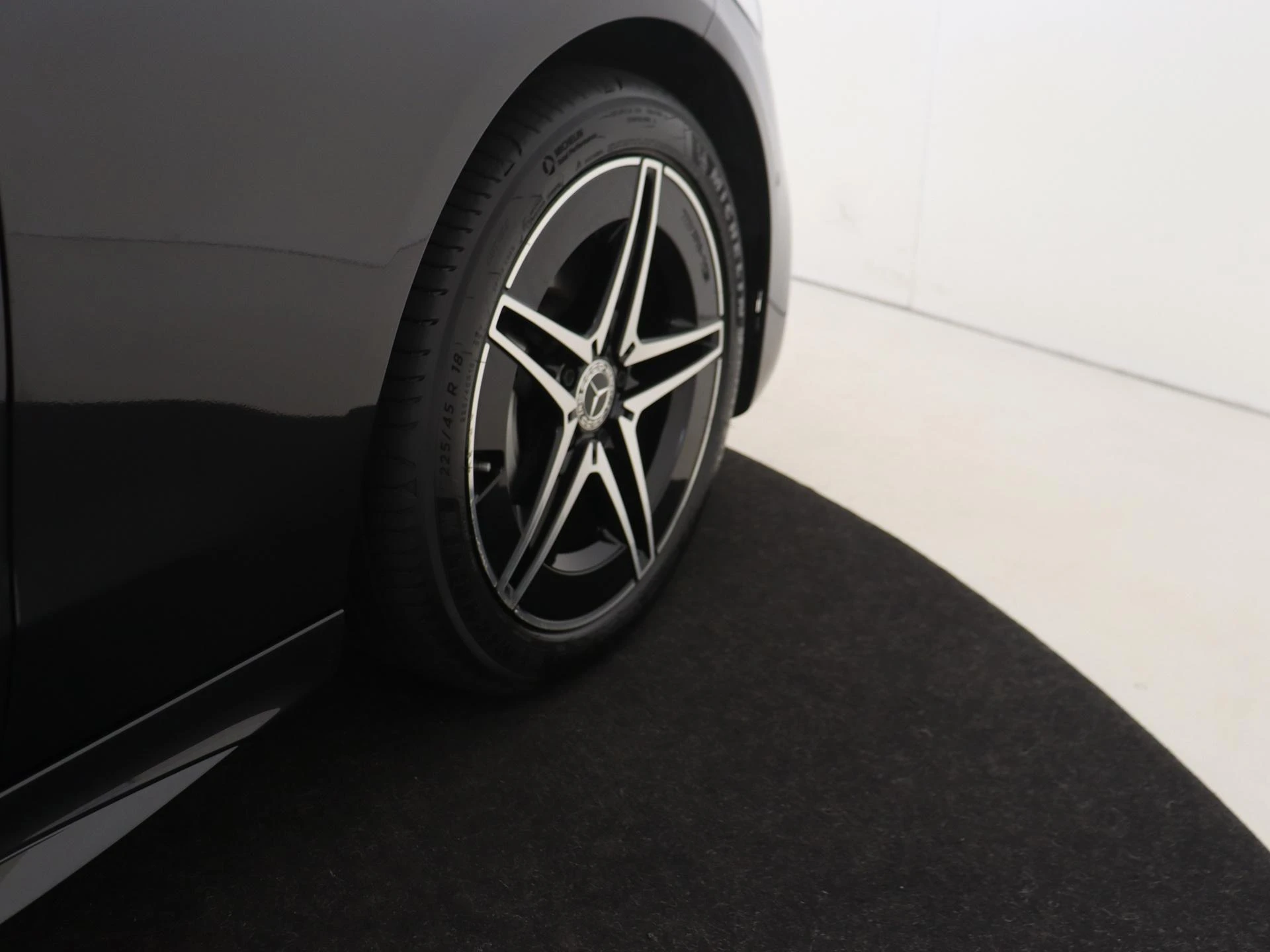 Mercedes-Benz-C-Klasse-image-29