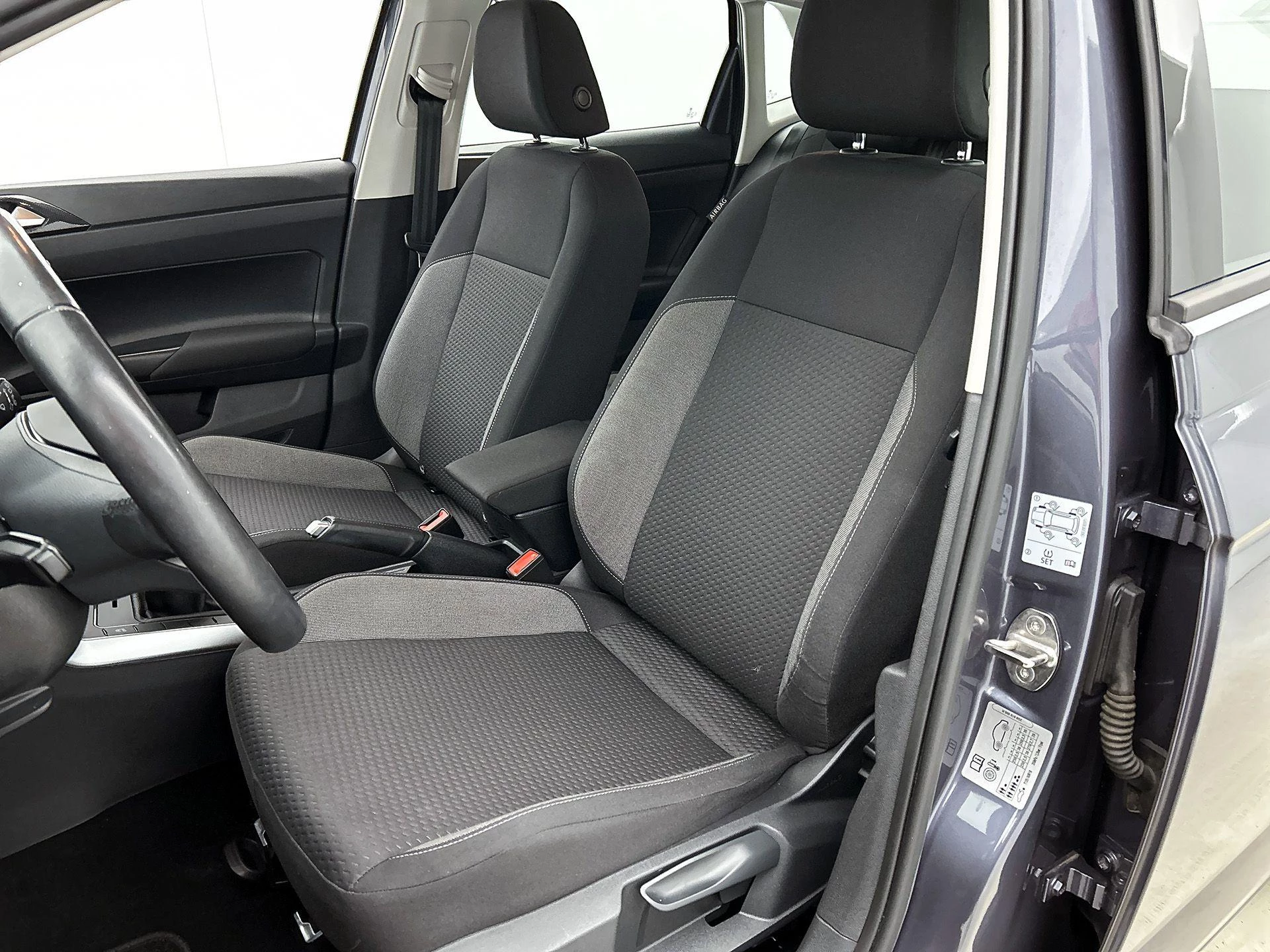 Volkswagen-Polo-image-32